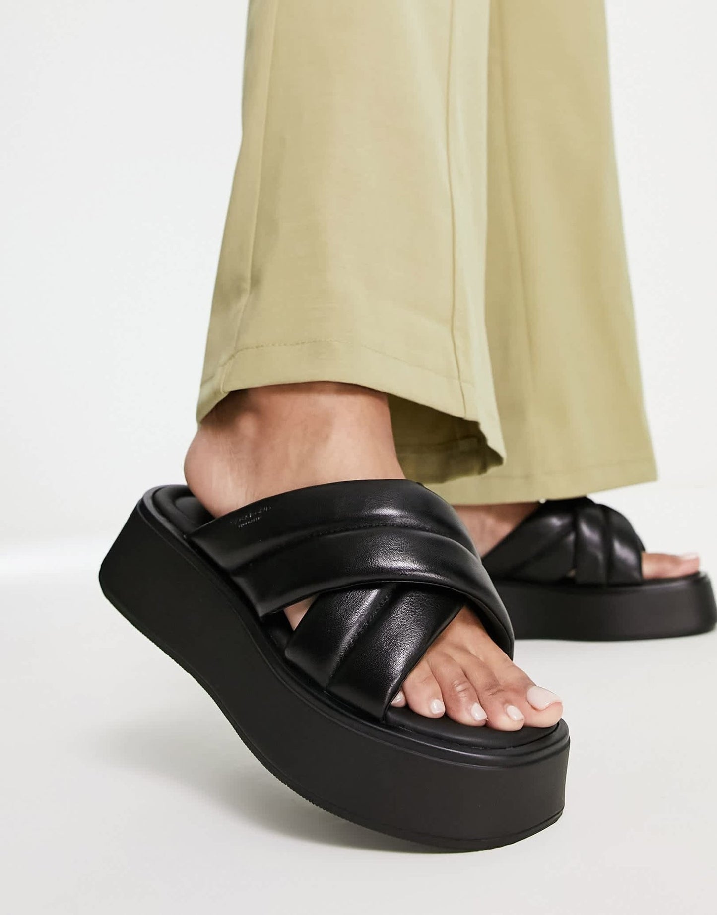 Vagabond Courtney crossover flatform sandals in black leather - ASOS Sample Sale EU Store