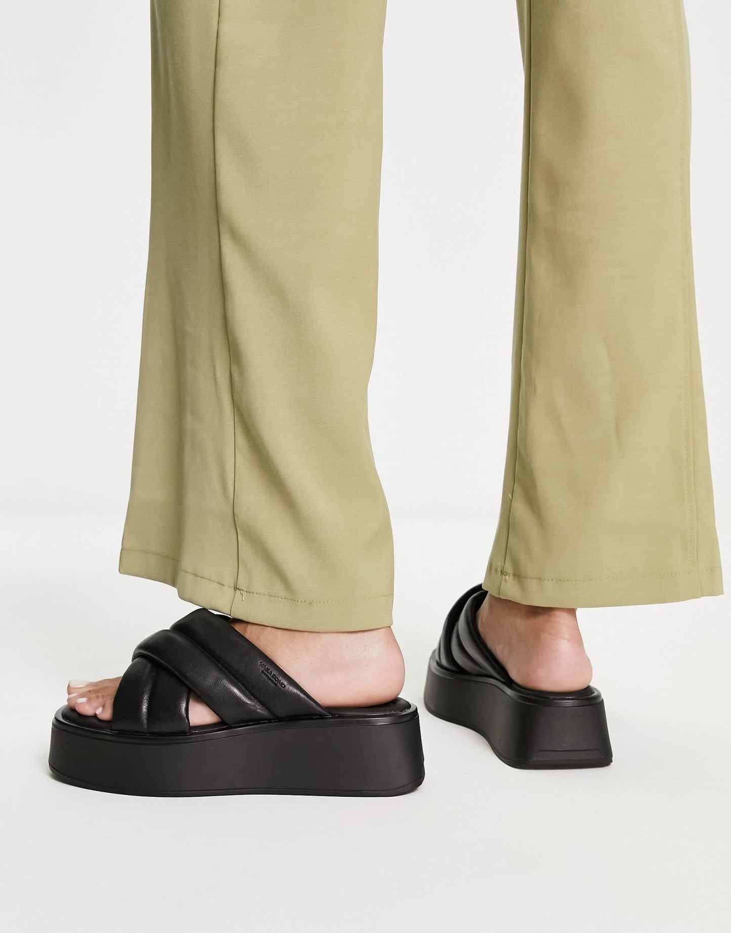 Vagabond Courtney crossover flatform sandals in black leather - ASOS Sample Sale EU Store