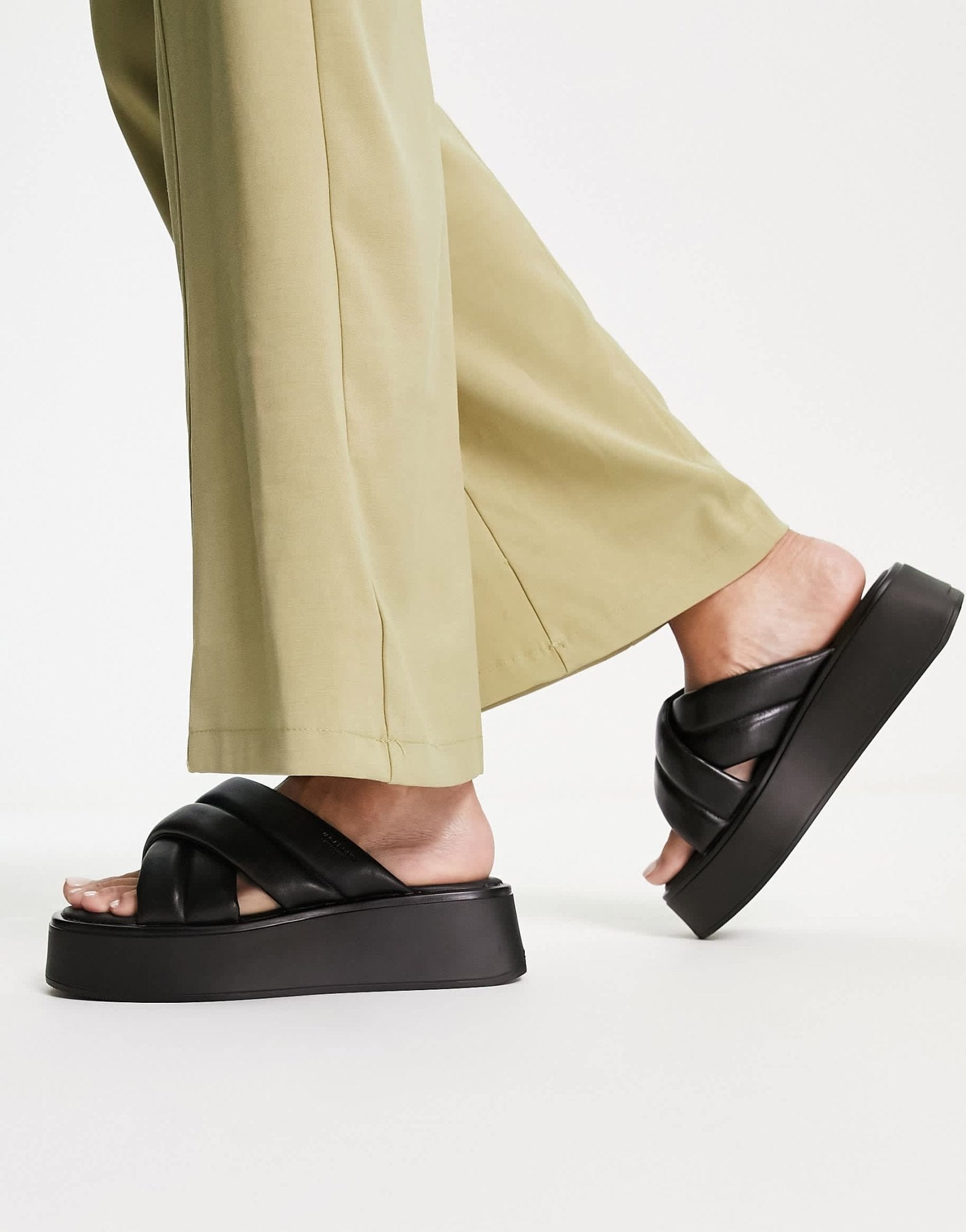 Vagabond Courtney crossover flatform sandals in black leather - ASOS Sample Sale EU Store
