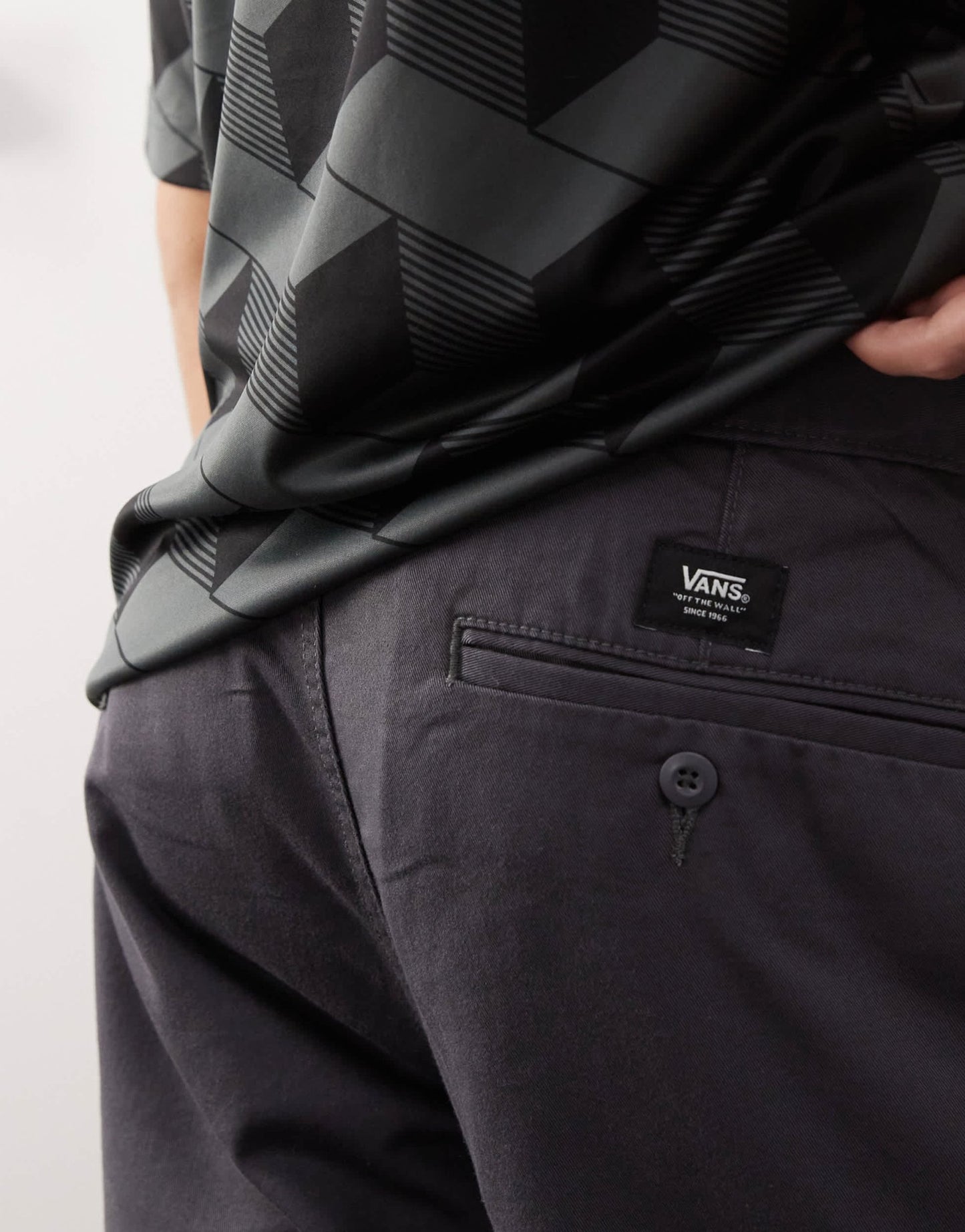 Vans authentic relaxed chino slim fit trousers in charcoal - ASOS Sample Sale EU Store