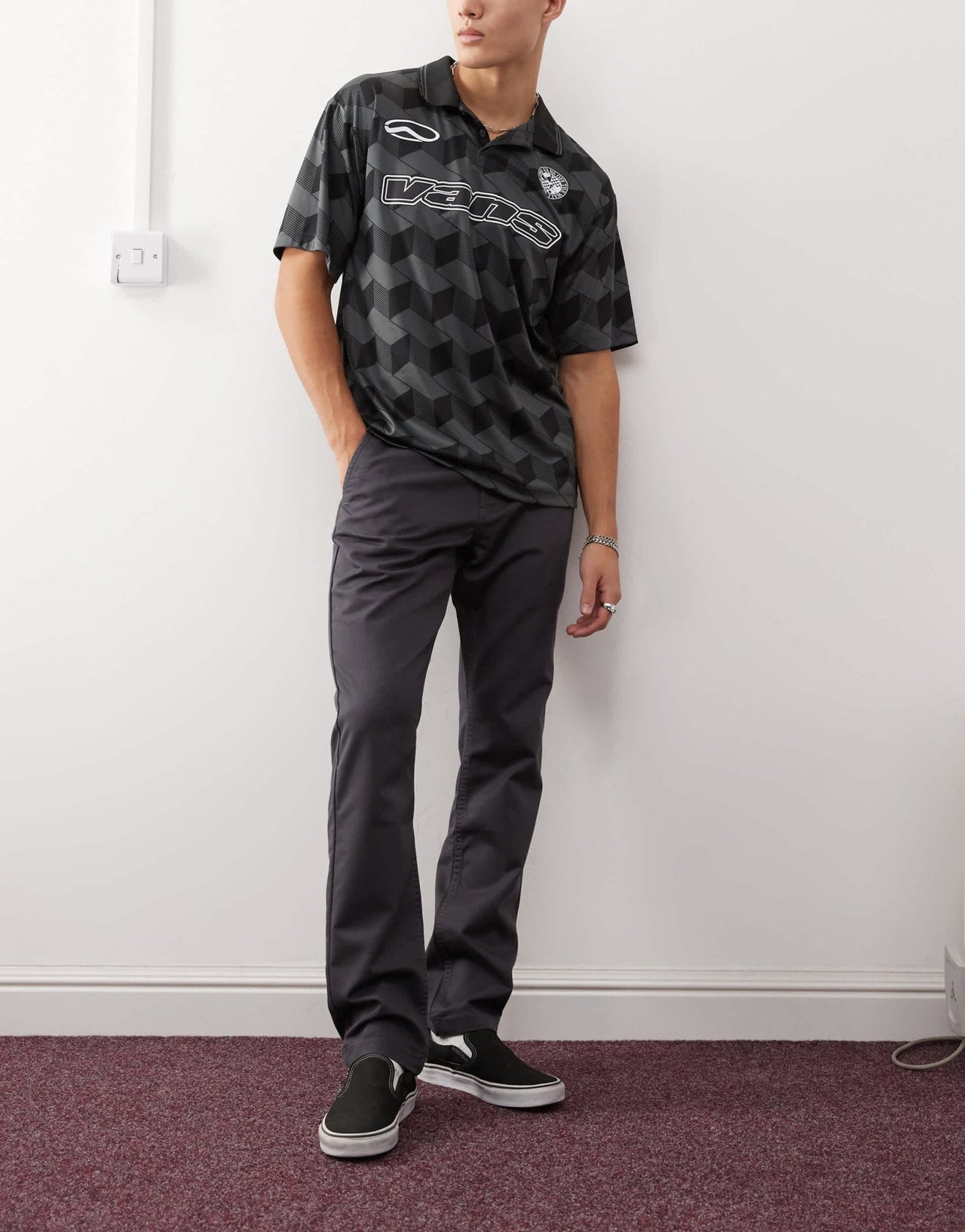 Vans authentic relaxed chino slim fit trousers in charcoal - ASOS Sample Sale EU Store