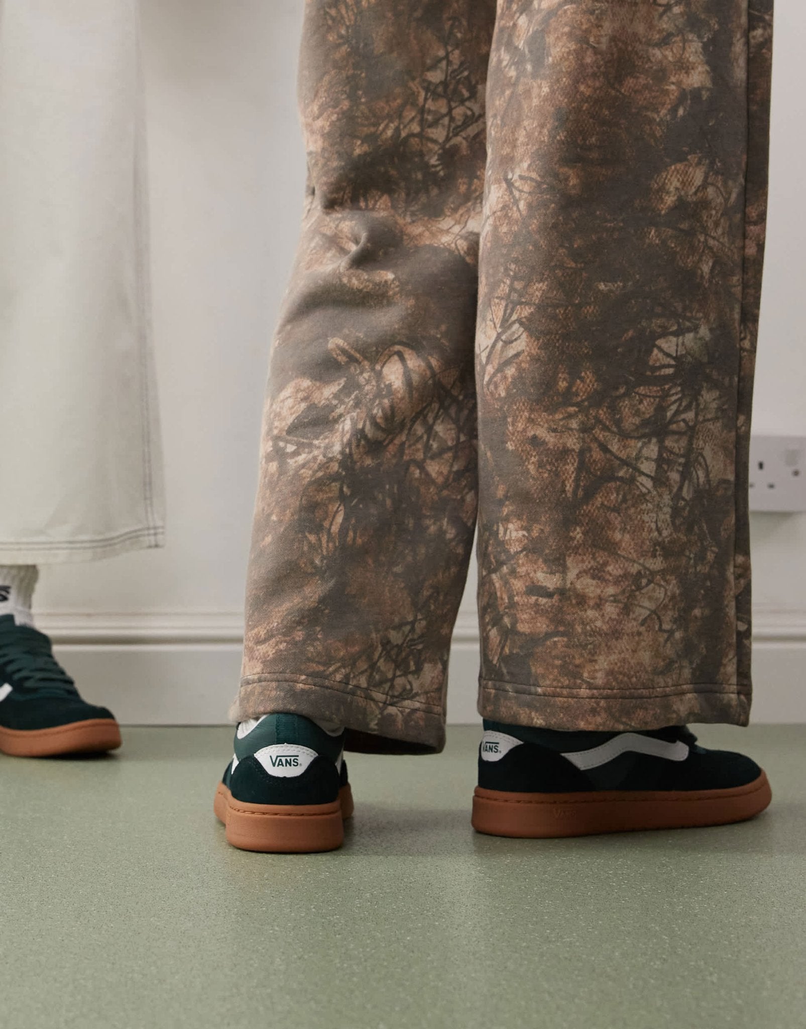 Vans Cruze 3.0 suede trainers in dark green with gum sole - ASOS Sample Sale EU Store