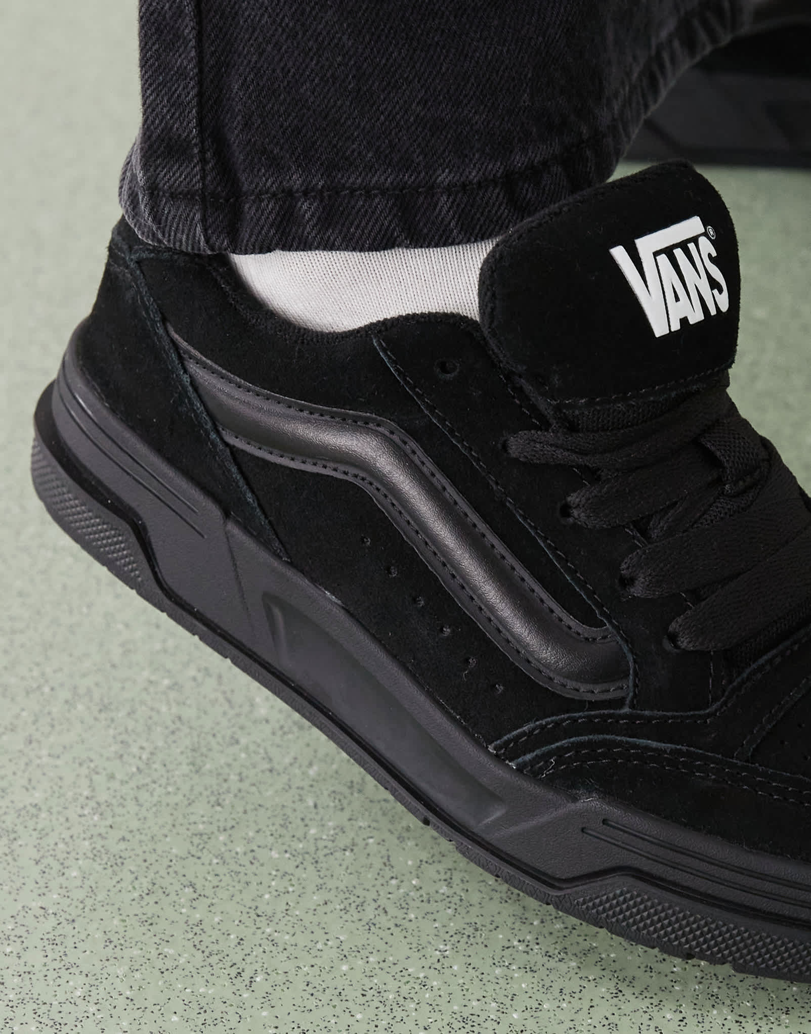 Vans hylane chunky suede trainers in triple black - ASOS Sample Sale EU Store