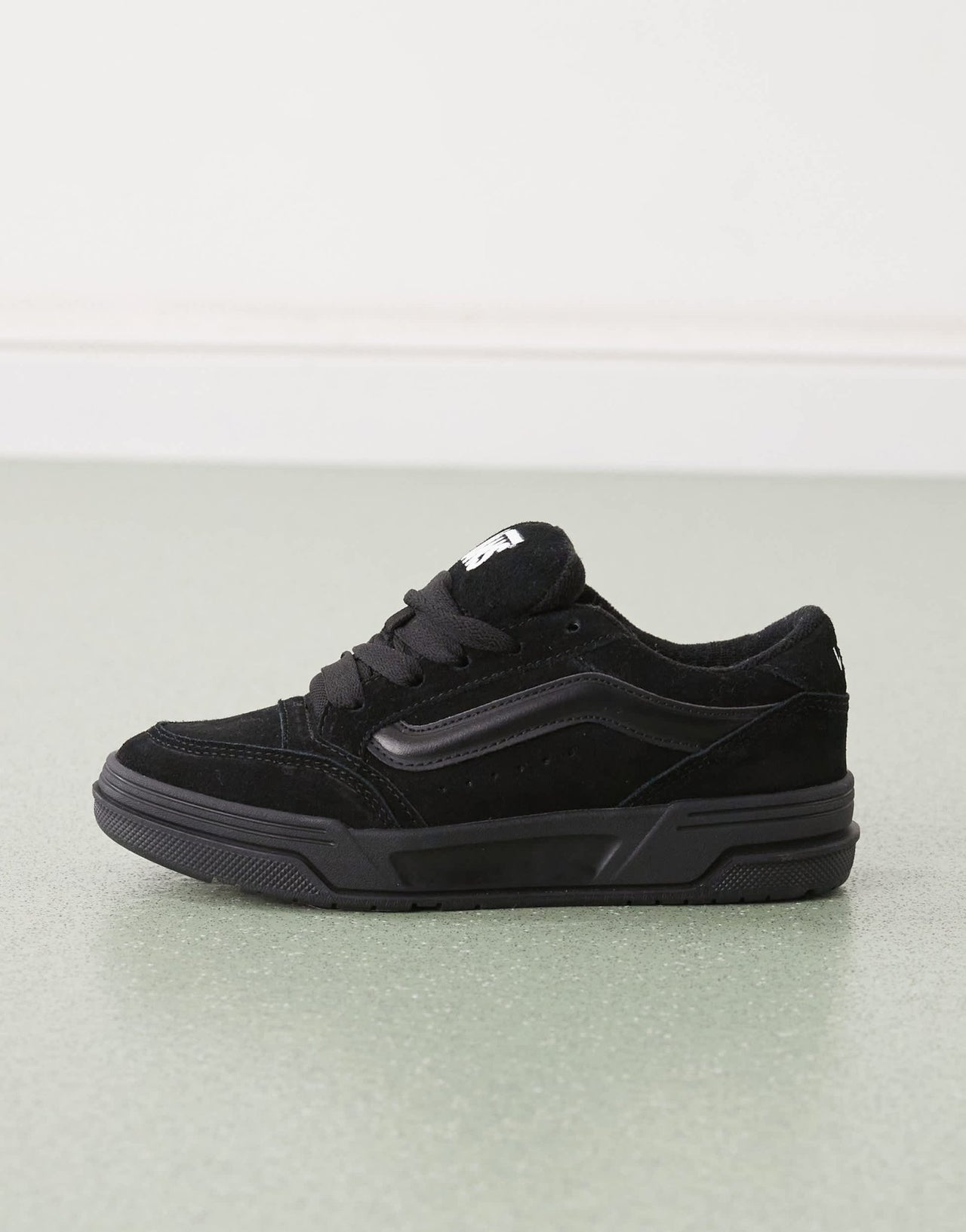 Vans hylane chunky suede trainers in triple black - ASOS Sample Sale EU Store