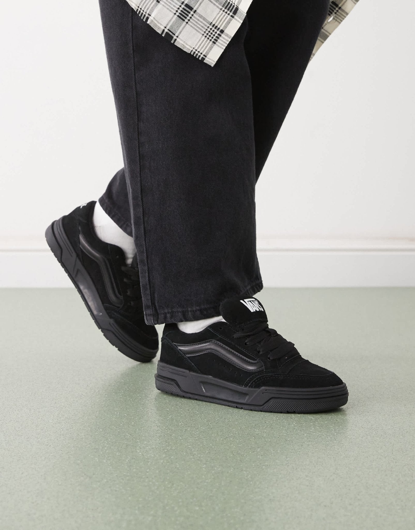 Vans hylane chunky suede trainers in triple black - ASOS Sample Sale EU Store