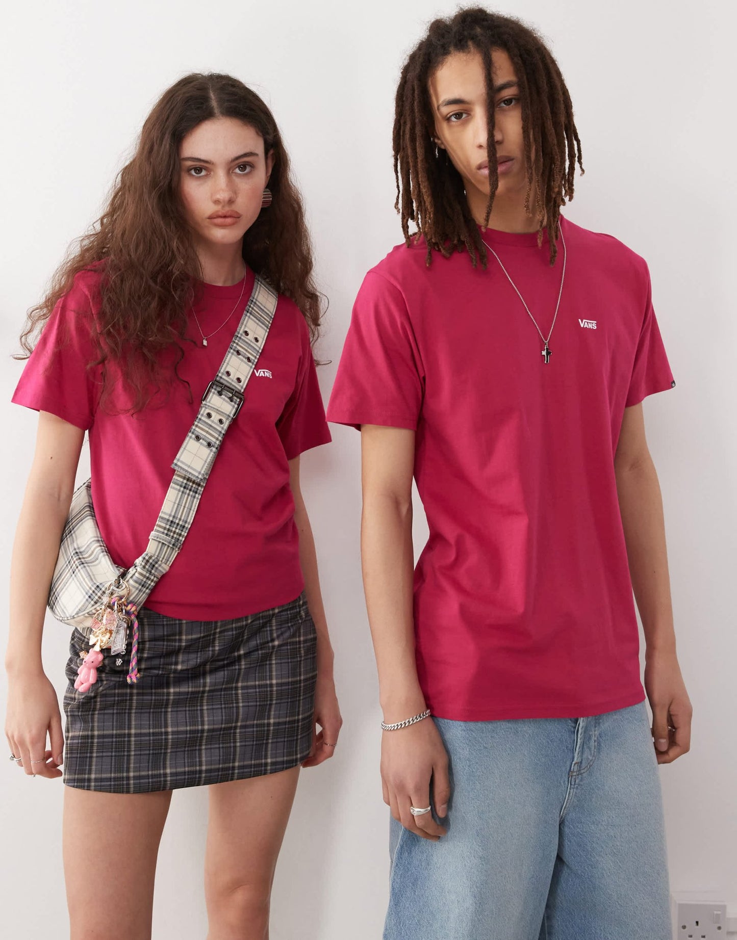 Vans left chest logo regular fit t-shirt in maroon - ASOS Sample Sale EU Store
