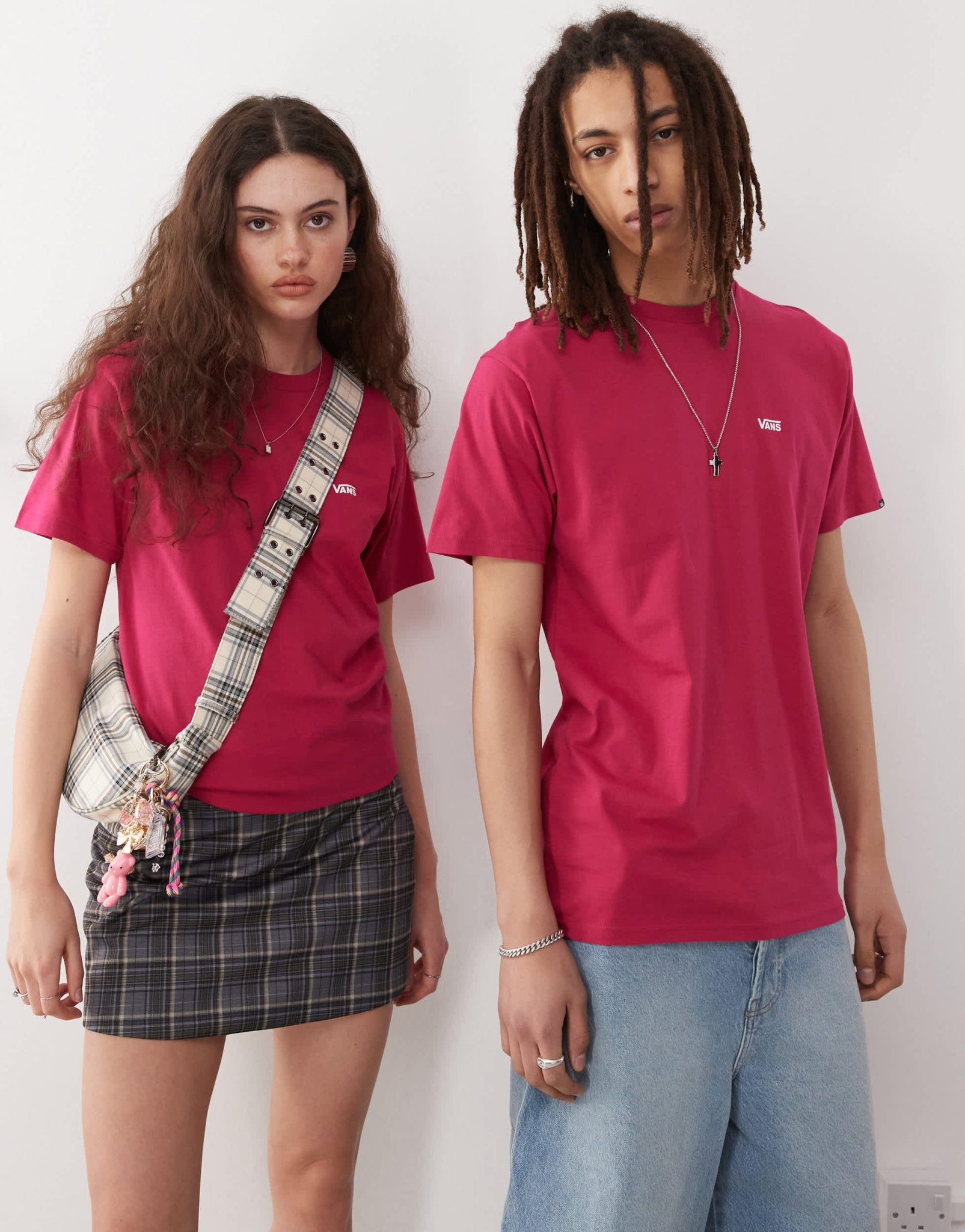 Vans left chest logo regular fit t-shirt in maroon - ASOS Sample Sale EU Store