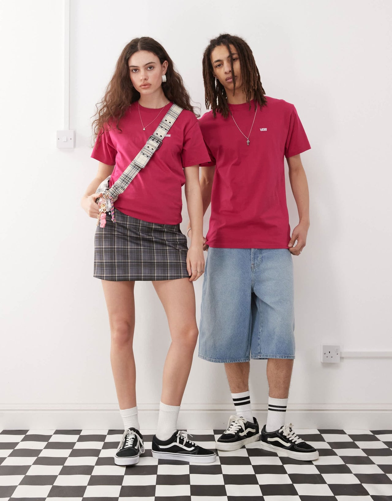 Vans left chest logo regular fit t-shirt in maroon - ASOS Sample Sale EU Store