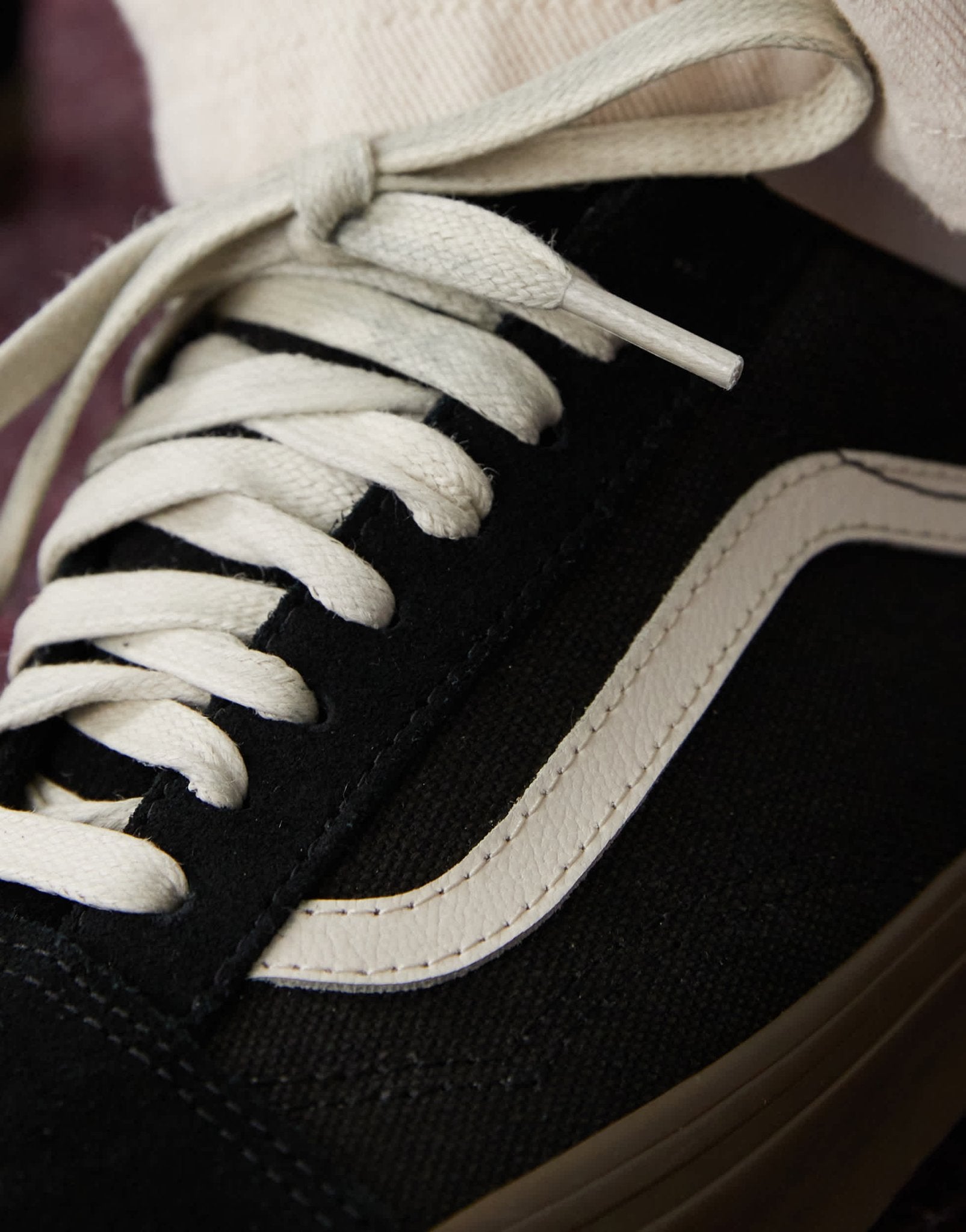 Vans Old Skool heavy canvas trainers in black with gum sole - ASOS Sample Sale EU Store