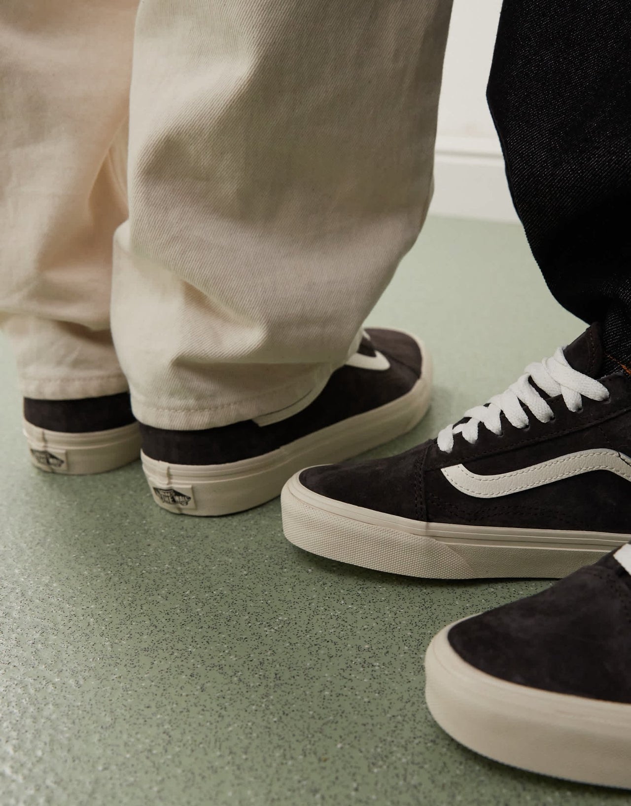 Vans Old Skool pig suede trainers in dark brown - ASOS Sample Sale EU Store