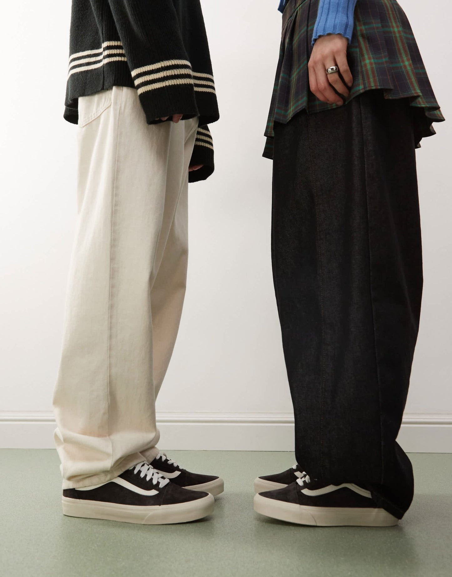 Vans Old Skool pig suede trainers in dark brown - ASOS Sample Sale EU Store