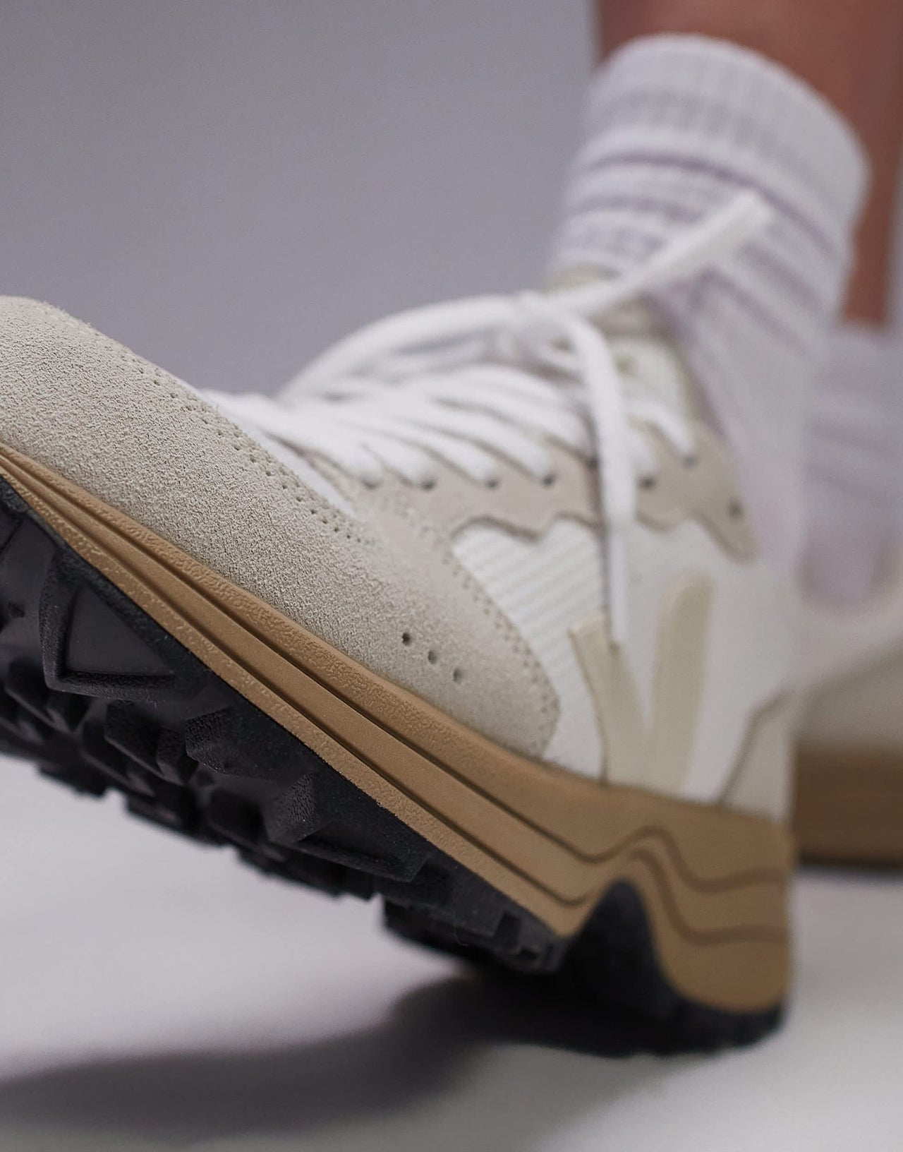 VEJA Venturi II trainer in beige with gum sole - ASOS Sample Sale EU Store