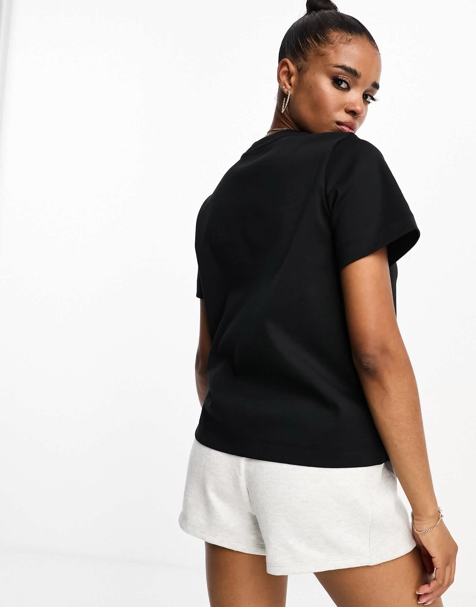 Vero Moda Aware super soft t-shirt in black - ASOS Sample Sale EU Store