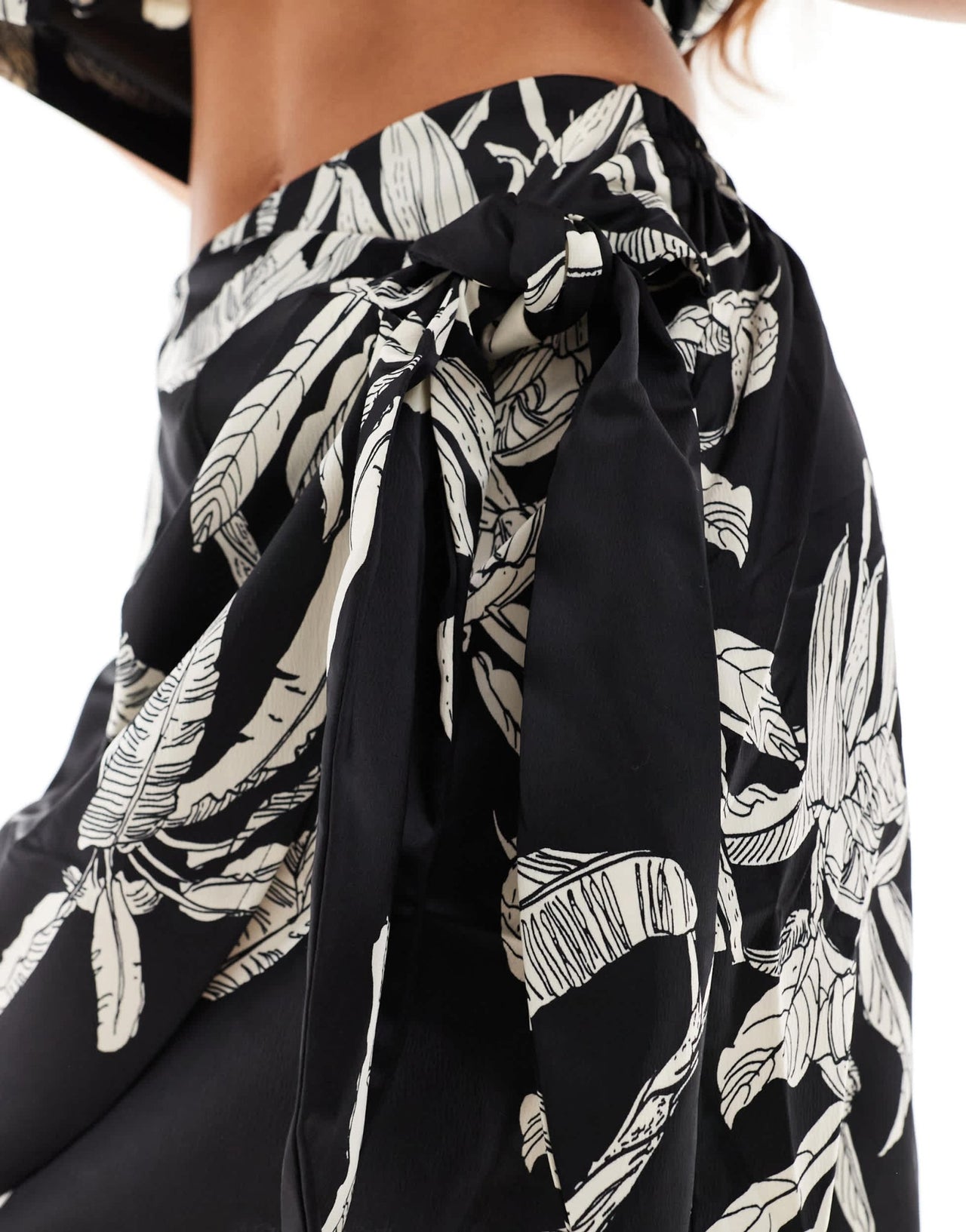 Vero Moda Aware wrap mini skirt co - ord in palm print - ASOS Sample Sale EU Store