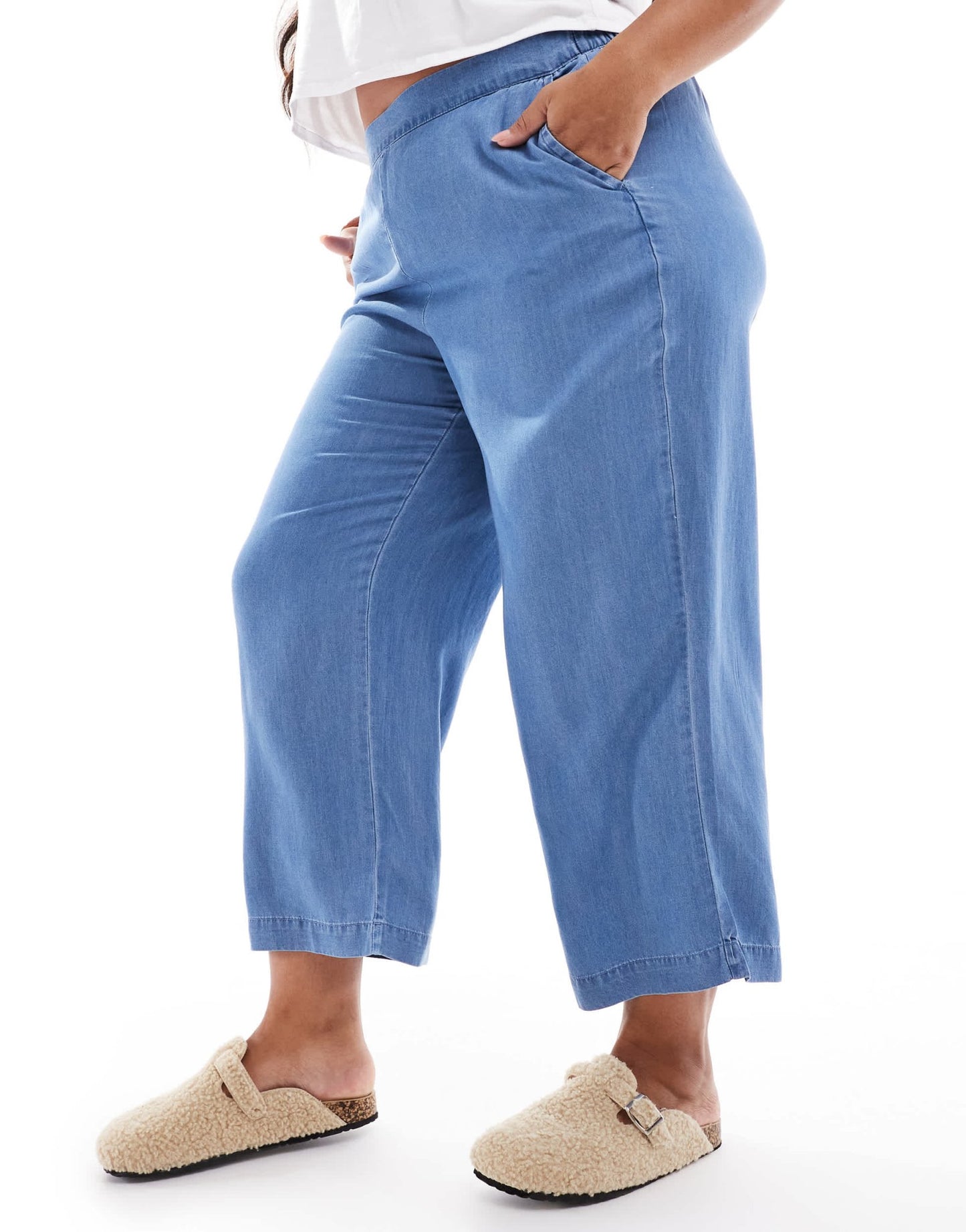 Vero Moda Curve cropped chambray trousers in medium blue - ASOS Sample Sale EU Store