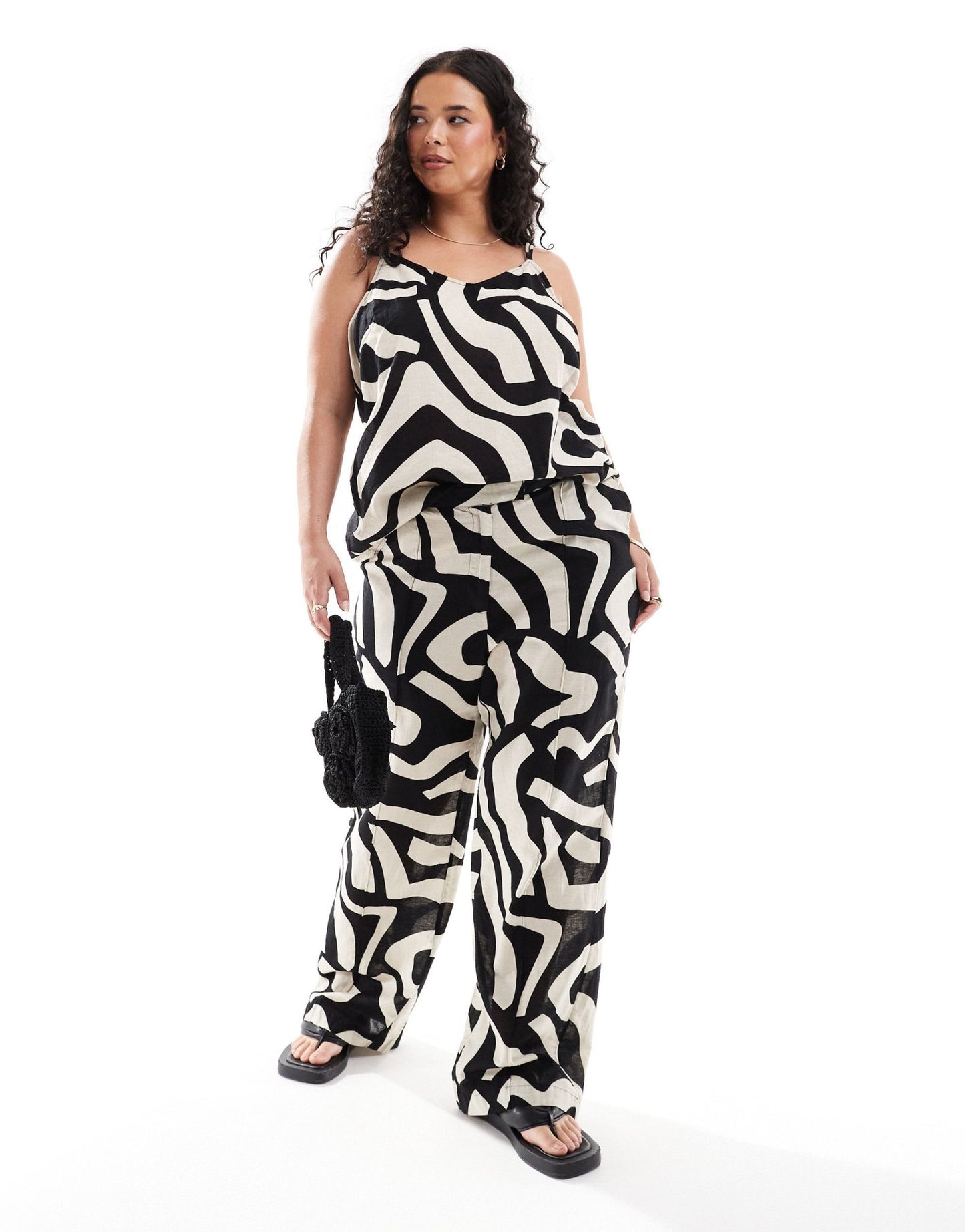 Vero Moda Curve linen touch wide leg trouser co - ord in abstract mono print - ASOS Sample Sale EU Store