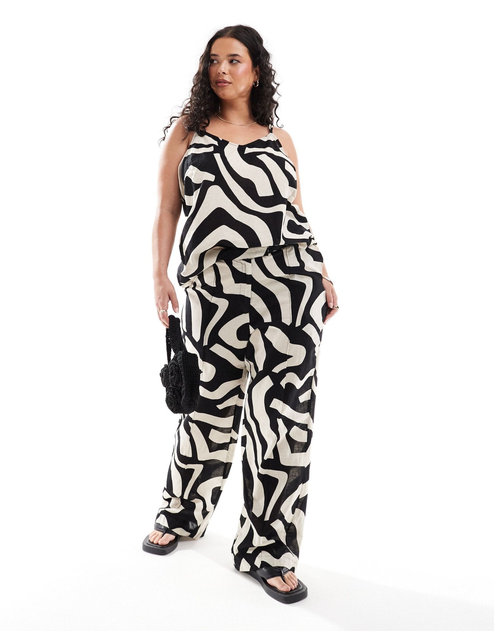 Vero Moda Curve linen touch wide leg trouser co - ord in abstract mono print - ASOS Sample Sale EU Store