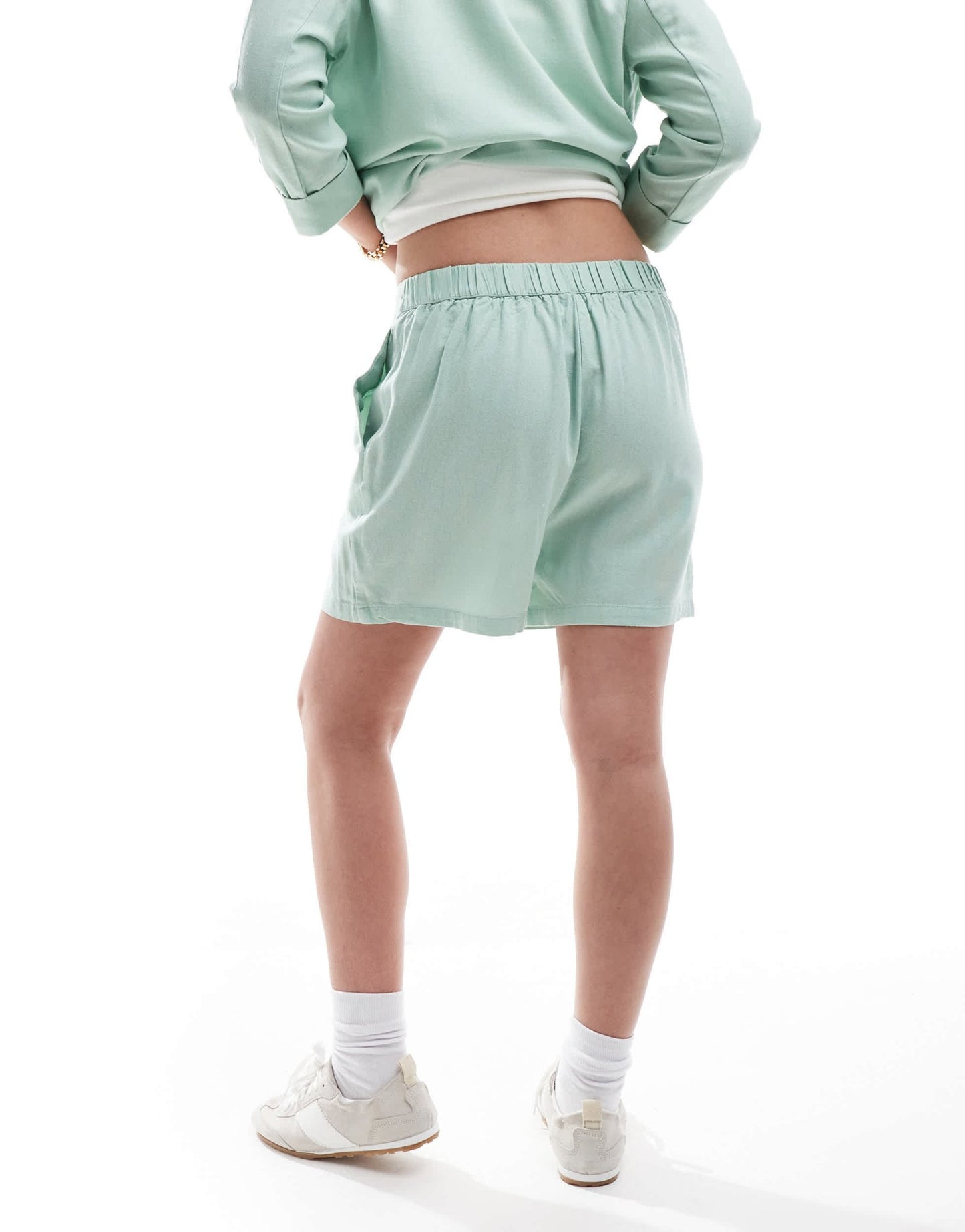 Vero Moda linen touch pleat front shorts co - ord in sage green - ASOS Sample Sale EU Store