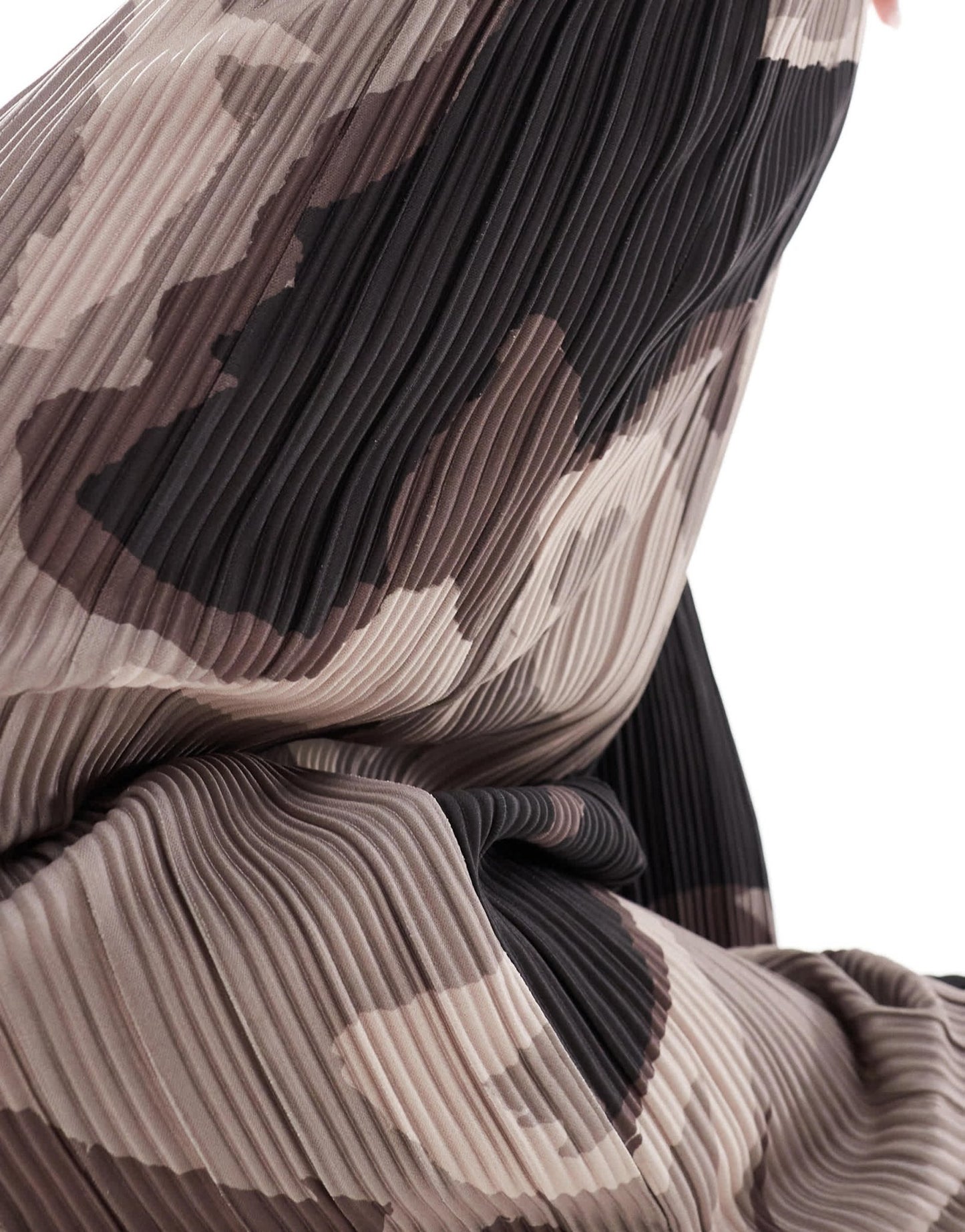 Vero Moda Petite plisse wide leg trousers in brown abstract print - ASOS Sample Sale EU Store
