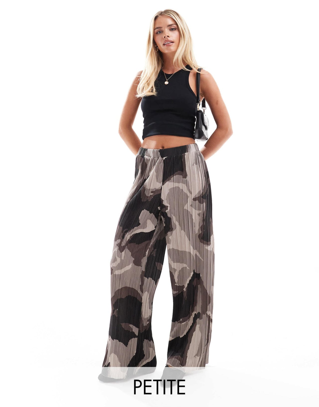 Vero Moda Petite plisse wide leg trousers in brown abstract print - ASOS Sample Sale EU Store