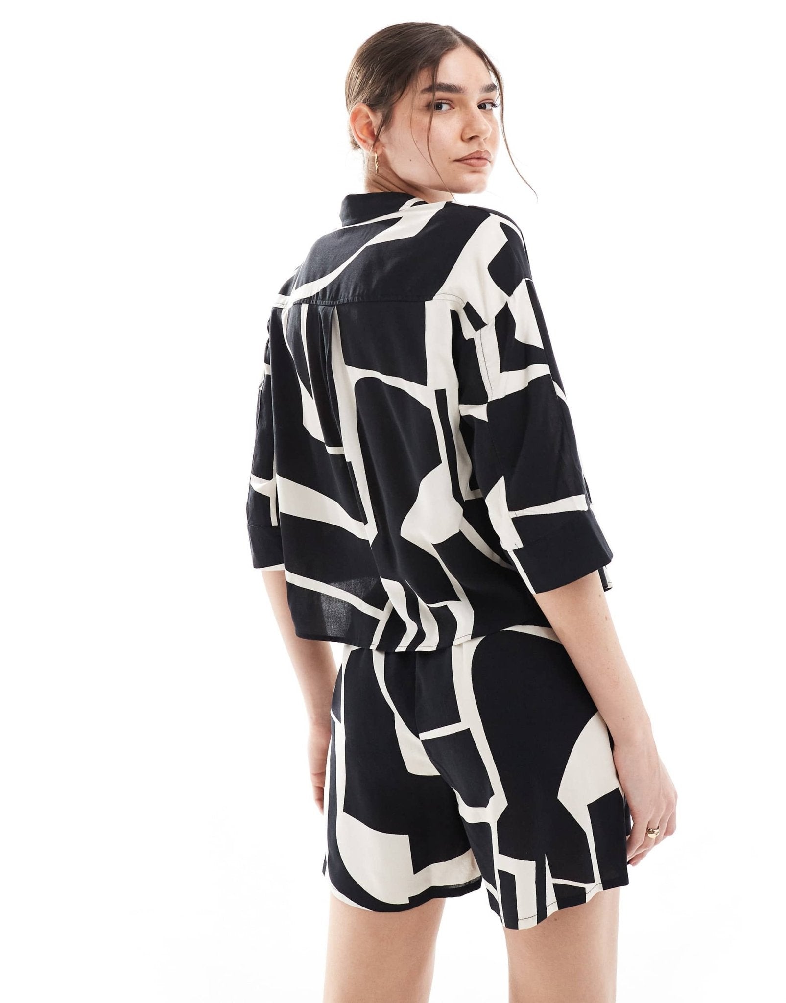 Vero Moda relaxed shorts co - ord in abstract mono print - ASOS Sample Sale EU Store