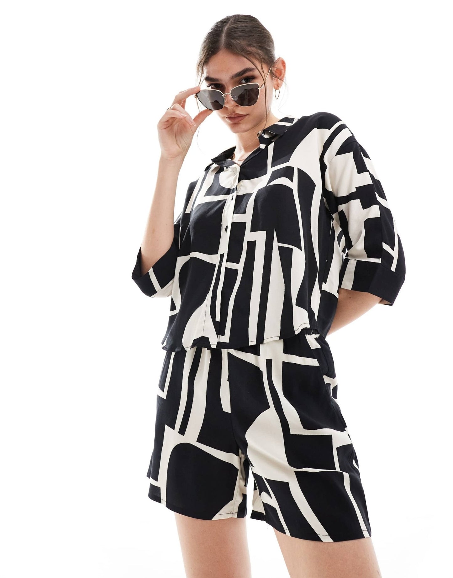 Vero Moda relaxed shorts co - ord in abstract mono print - ASOS Sample Sale EU Store