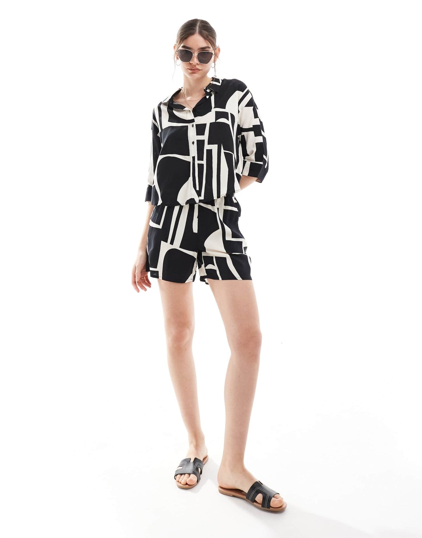 Vero Moda relaxed shorts co - ord in abstract mono print - ASOS Sample Sale EU Store
