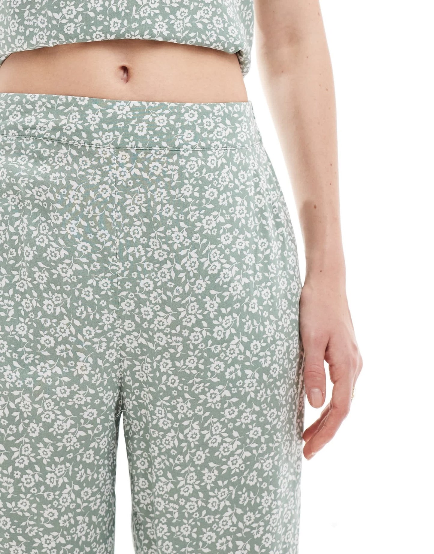 Vero Moda wide leg trouser co - ord in sage floral - ASOS Sample Sale EU Store