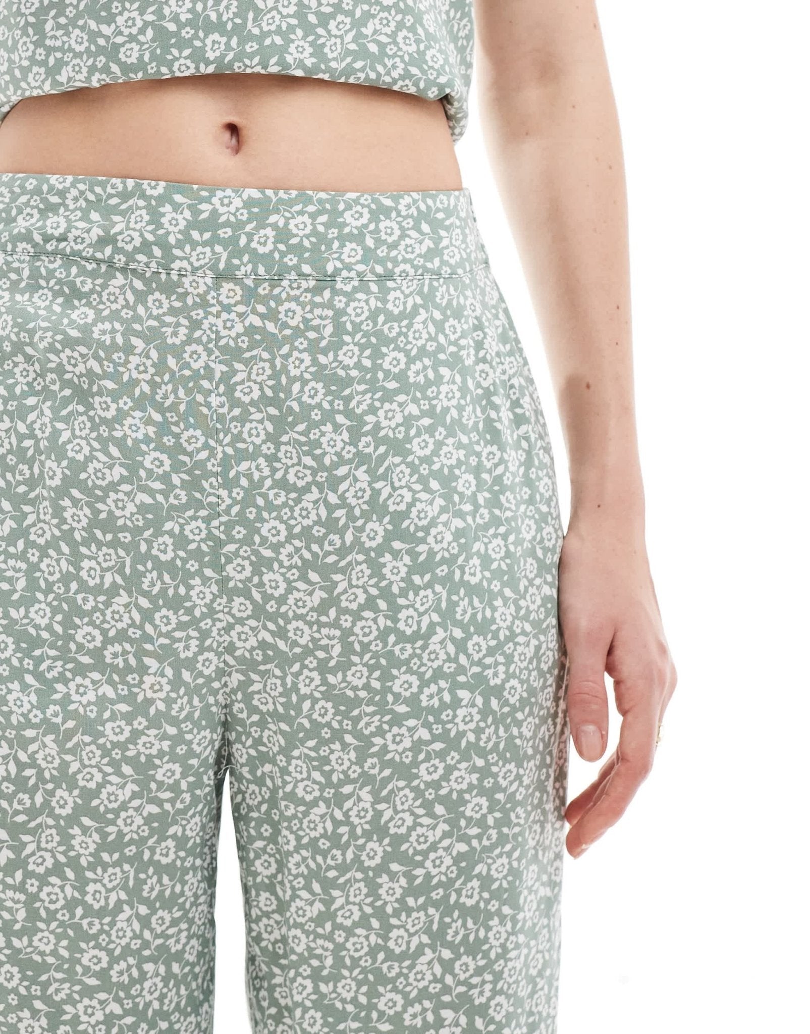 Vero Moda wide leg trouser co - ord in sage floral - ASOS Sample Sale EU Store