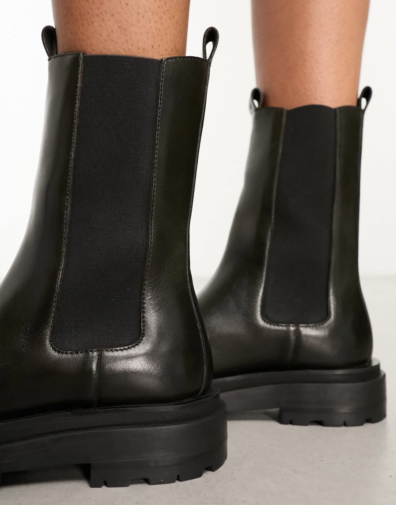 Walk London Dana chelsea boots in olive leather - ASOS Sample Sale EU Store