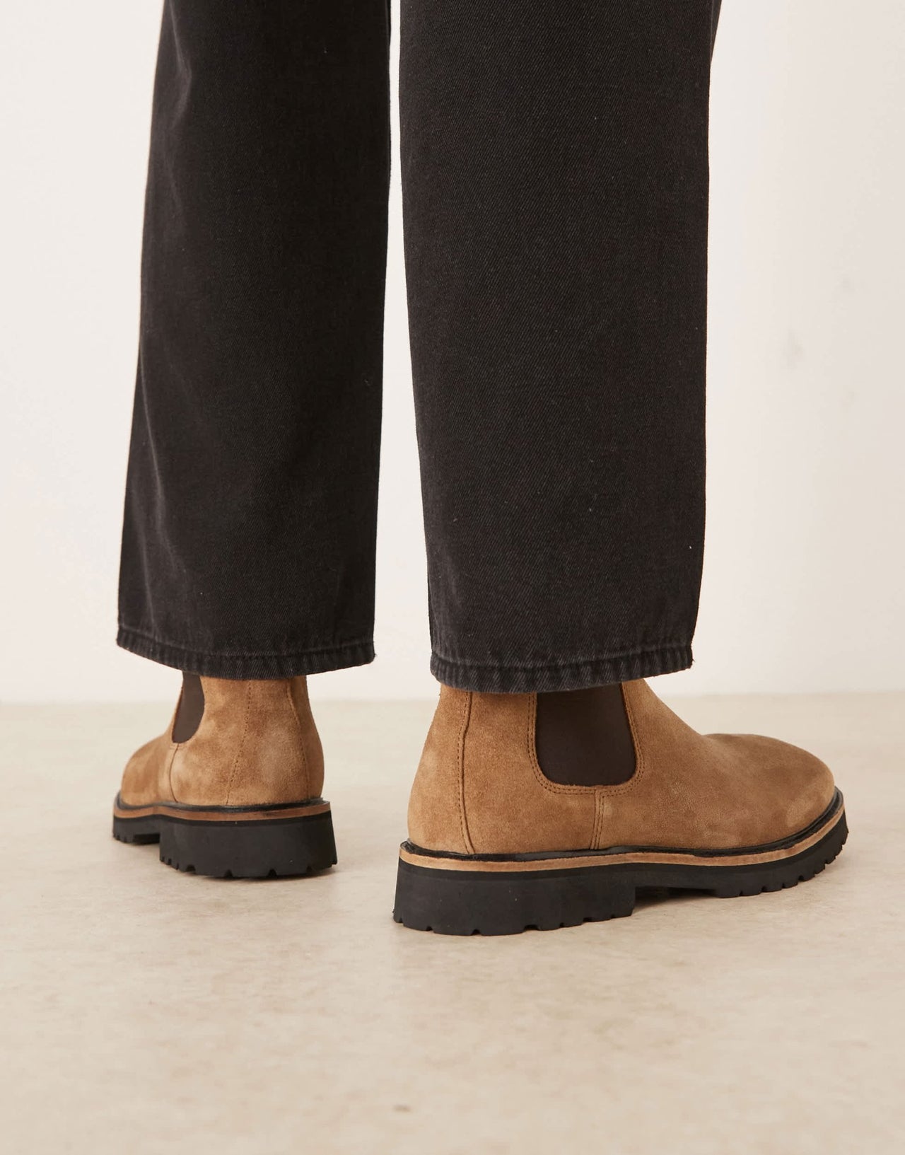 Walk London Mayfair chelsea boot in tan suede - ASOS Sample Sale EU Store