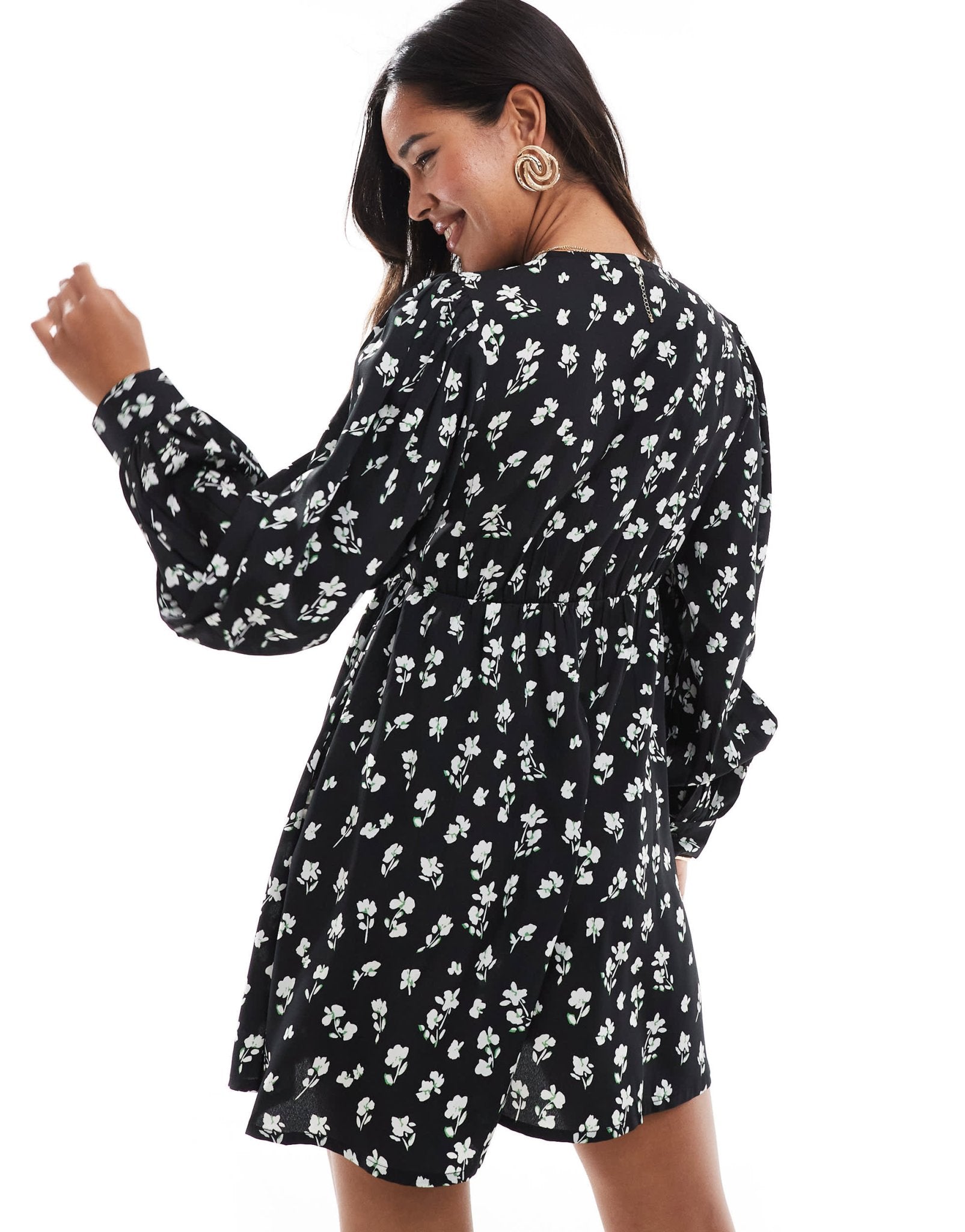 Wednesday's Girl ditsy floral smock mini dress in black and white - ASOS Sample Sale EU Store