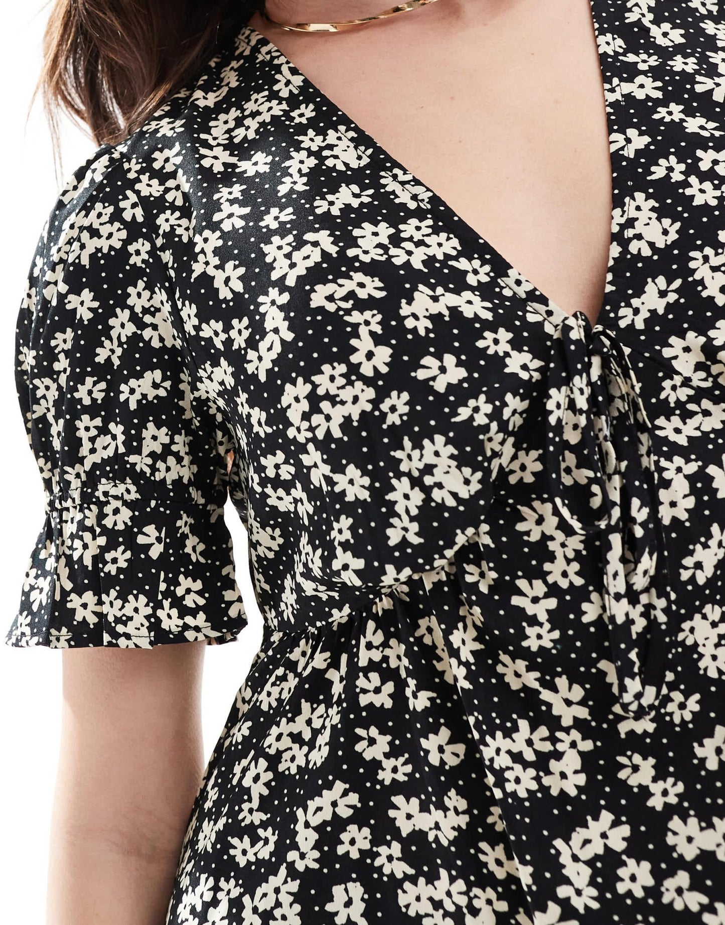 Wednesday's Girl flutter sleeve floral print mini dress in black and white - ASOS Sample Sale EU Store