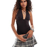Weekday top Aline con scollo halter profondo in marrone scuro