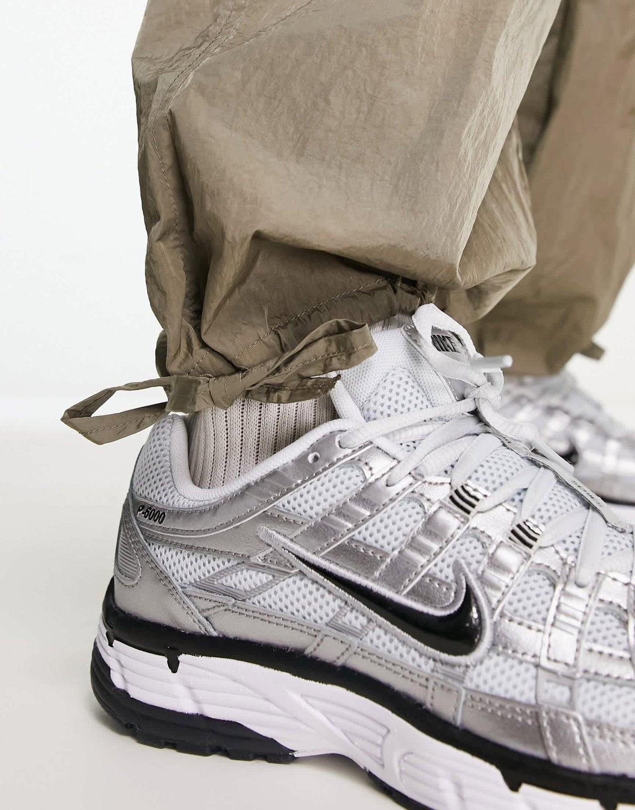 Weekday Alistar parachute trousers in khaki - ASOS Sample Sale EU Store
