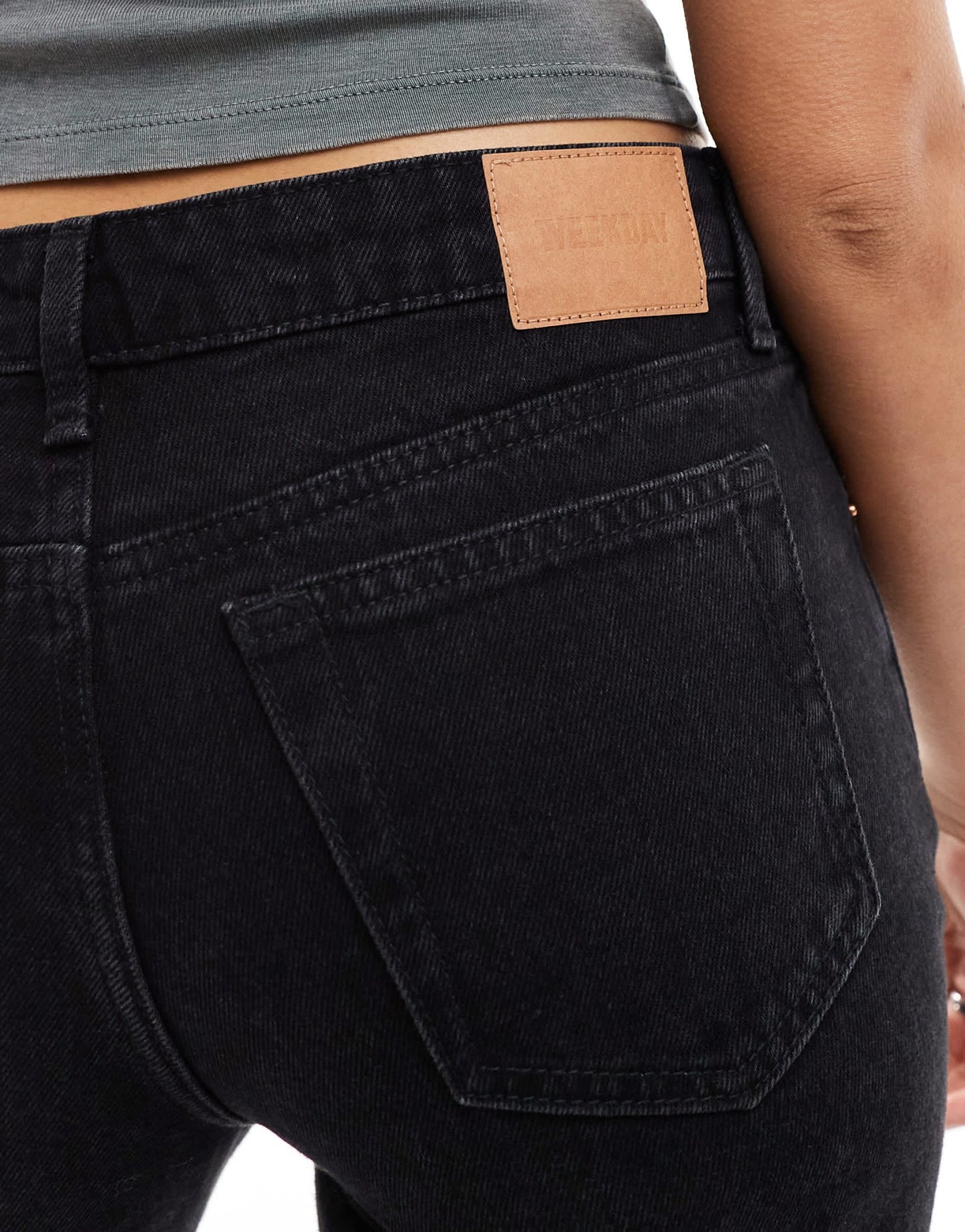 Weekday Arrow low waist regular fit straight leg jeans in tuned black - ASOS Sample Sale EU Store