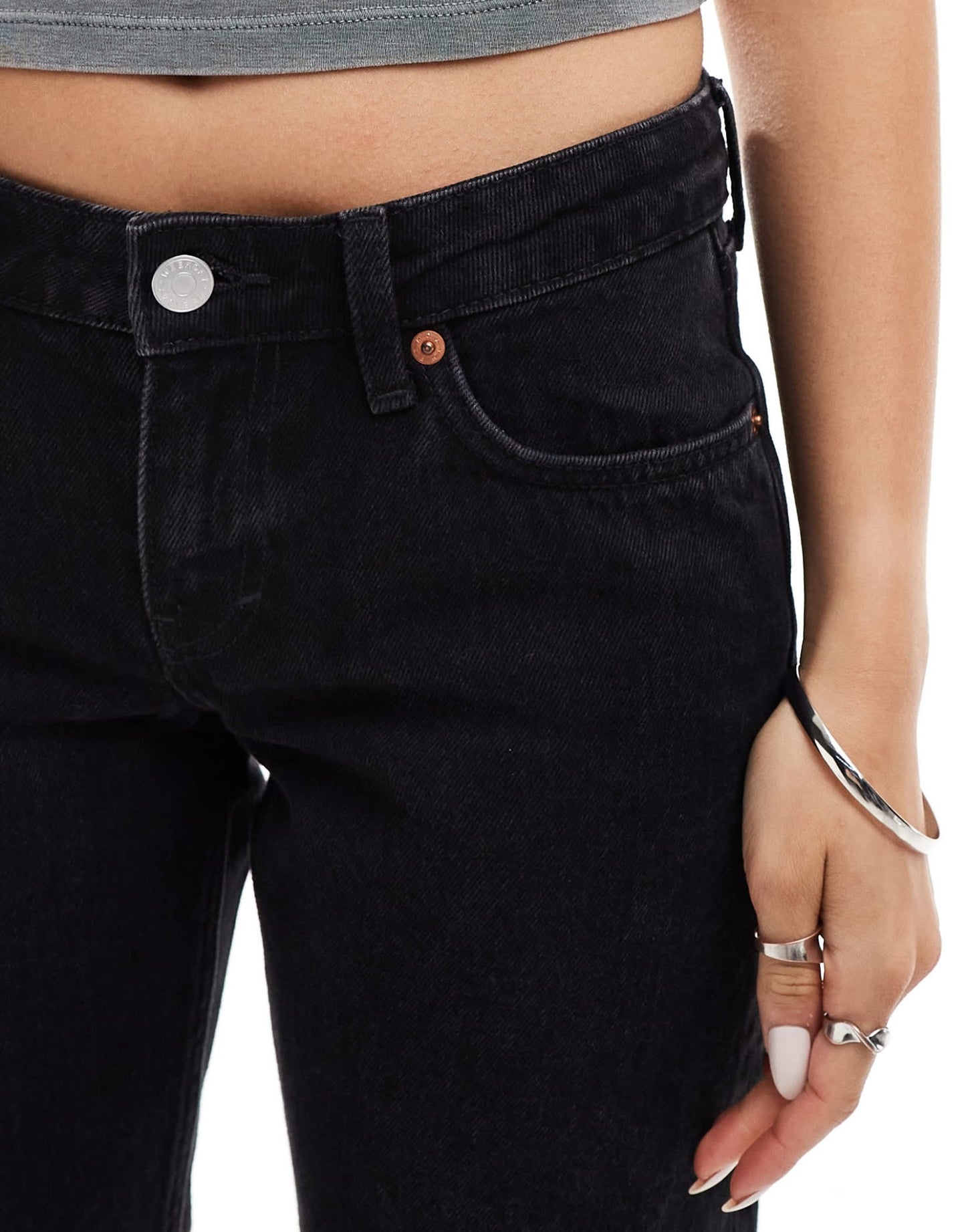 Weekday Arrow low waist regular fit straight leg jeans in tuned black - ASOS Sample Sale EU Store