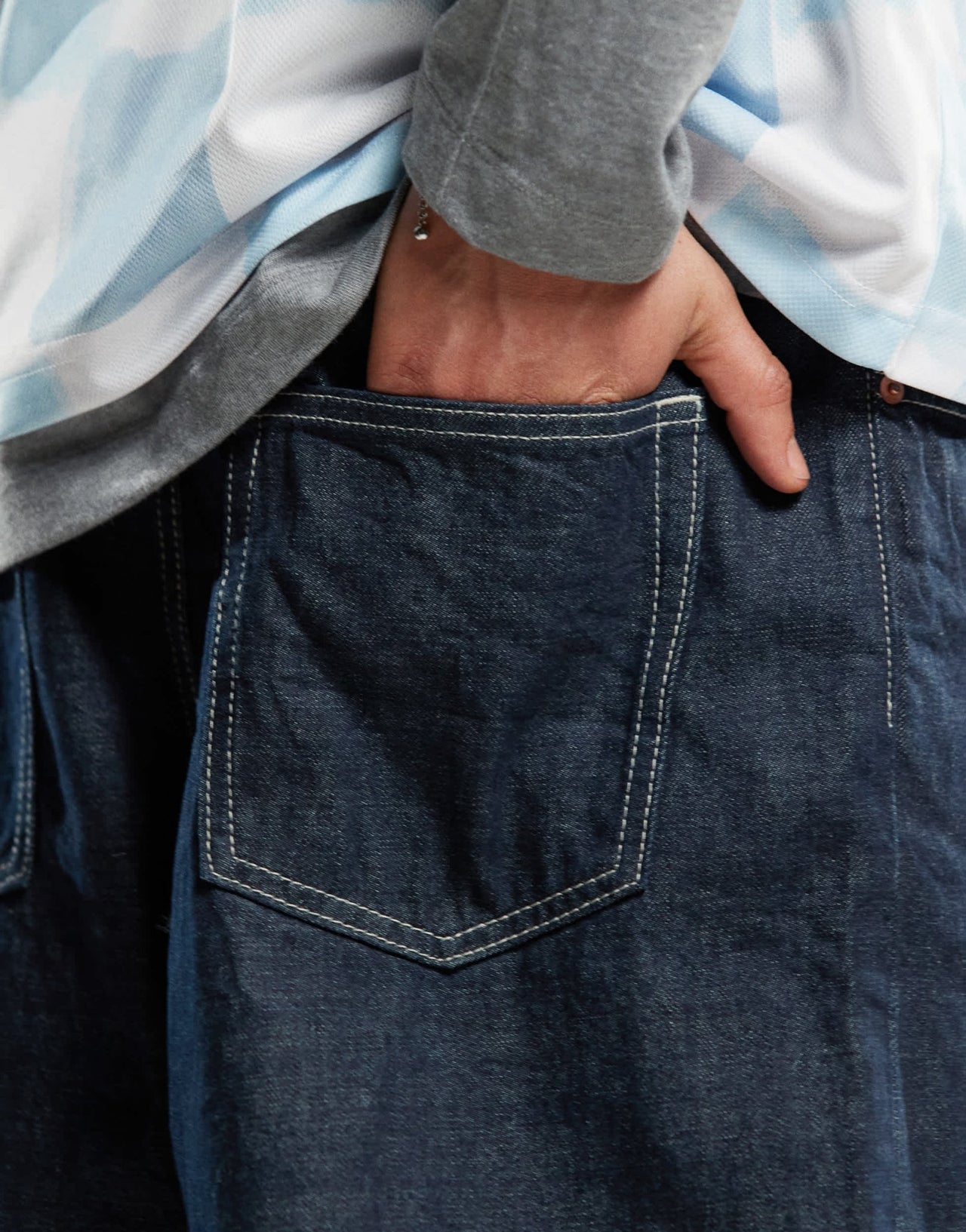 Weekday Astro Unisex low rise loose fit baggy jeans in blue rinse wash - ASOS Sample Sale EU Store