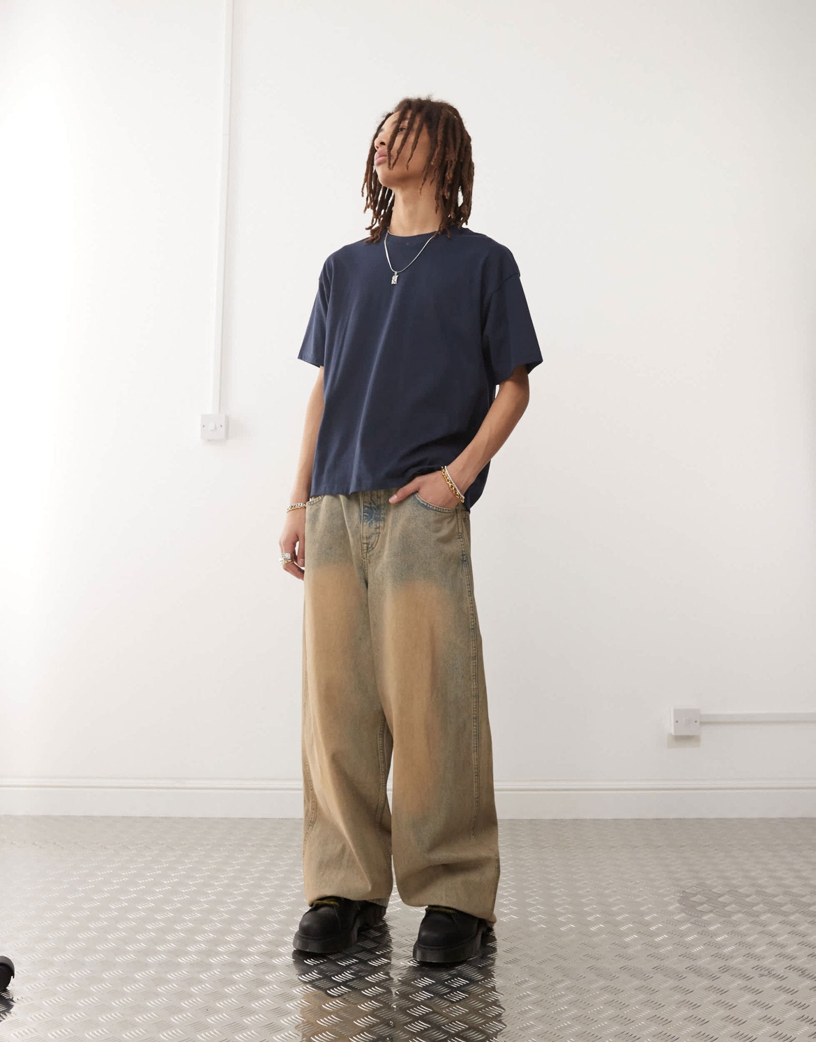 Weekday Great oversized boxy fit t-shirt in navy - ASOS Sample Sale EU Store