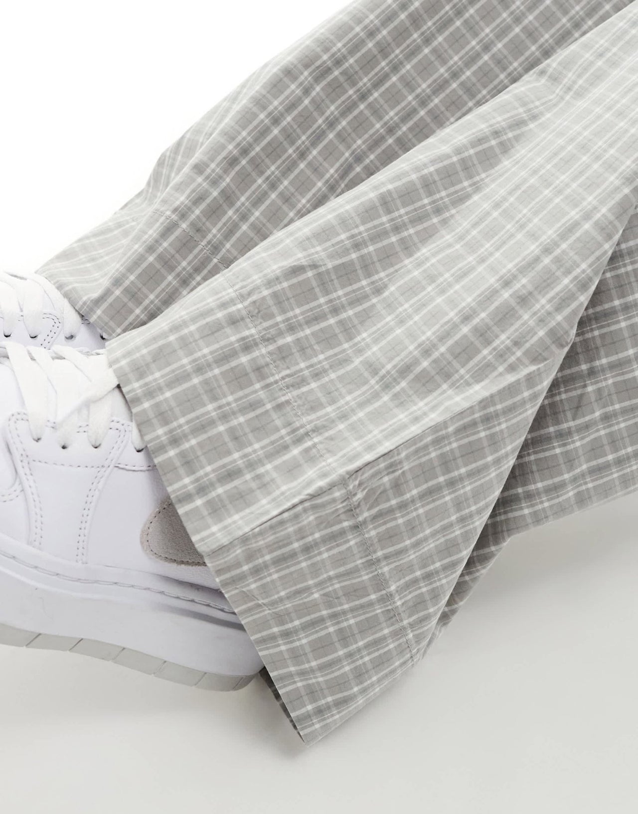 Weekday Hanna slouchy trousers in beige check - ASOS Sample Sale EU Store