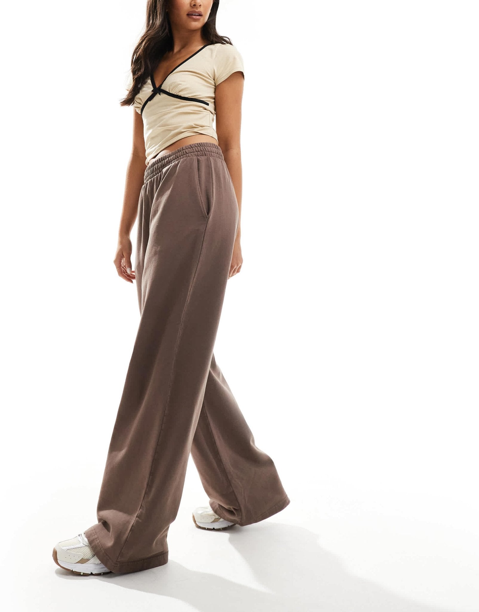Weekday loose wide fit joggers in mole - ASOS Sample Sale EU Store