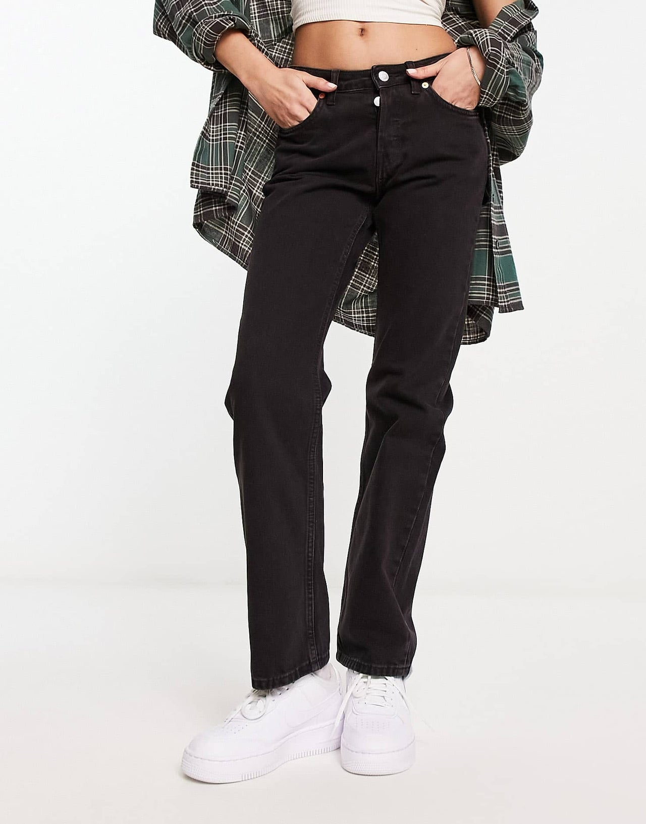 Weekday Pin mid rise straight leg jeans in black - ASOS Sample Sale EU Store