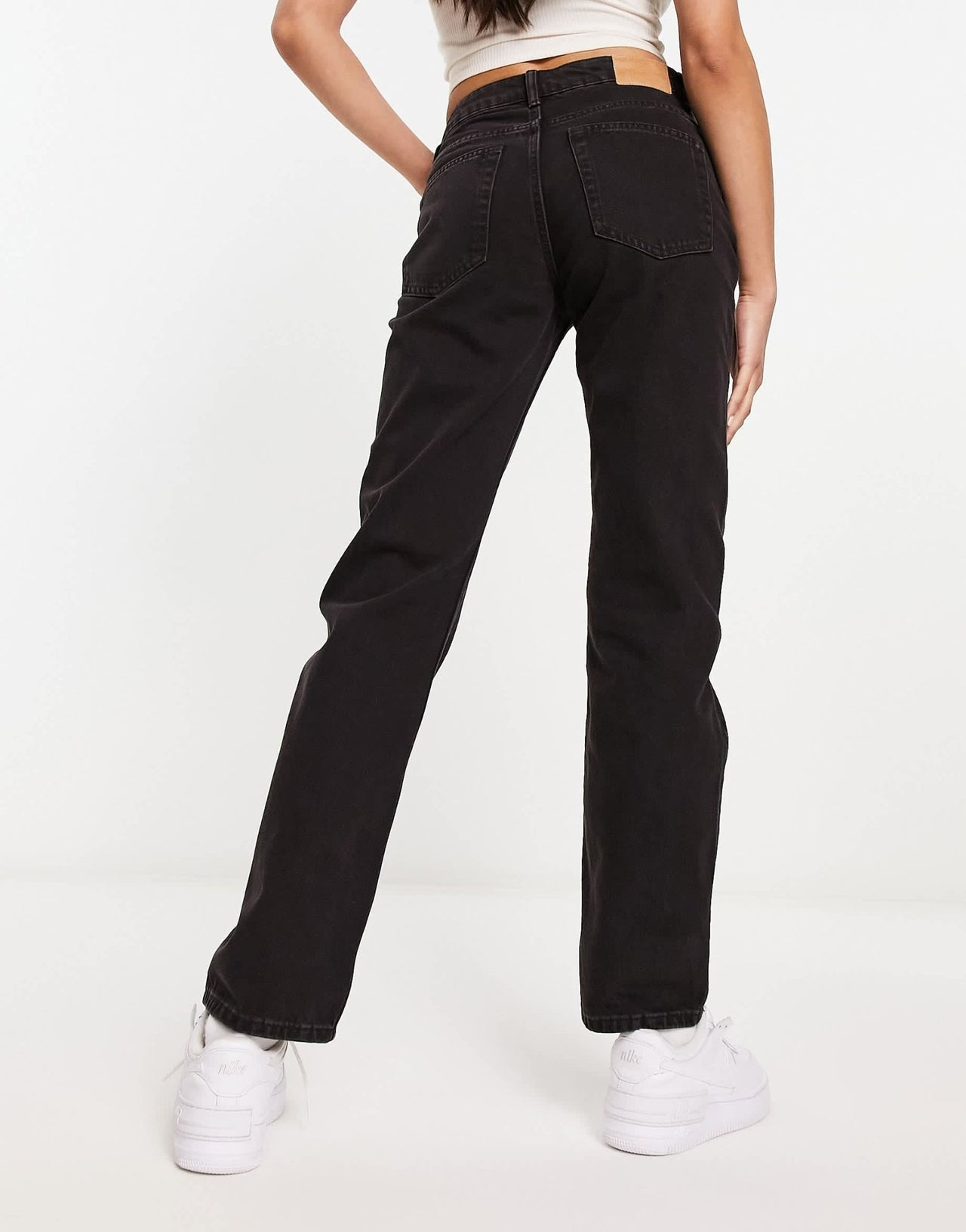Weekday Pin mid rise straight leg jeans in black - ASOS Sample Sale EU Store