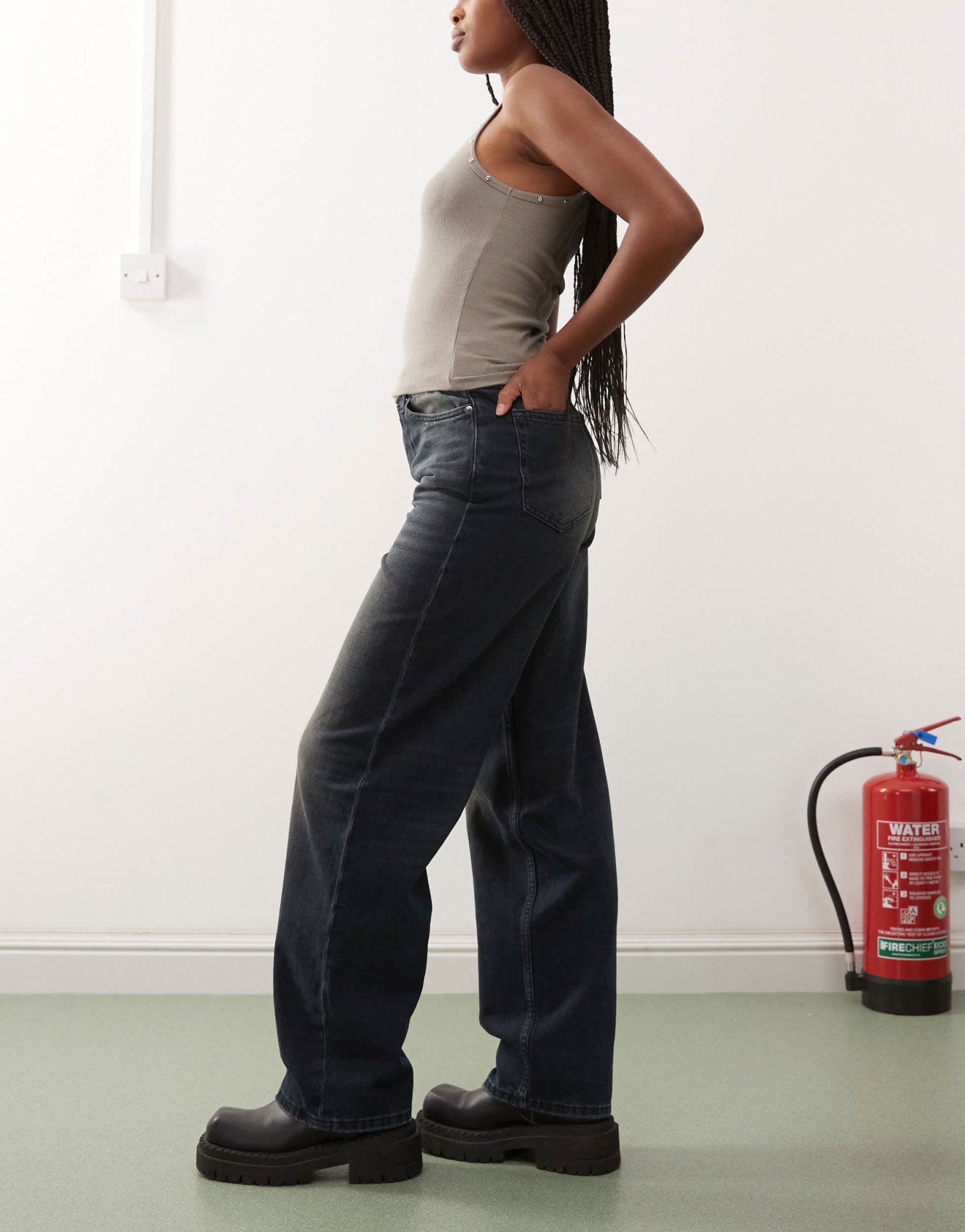 Weekday Rail mid rise baggy fit jeans in deep ocean blue - ASOS Sample Sale EU Store