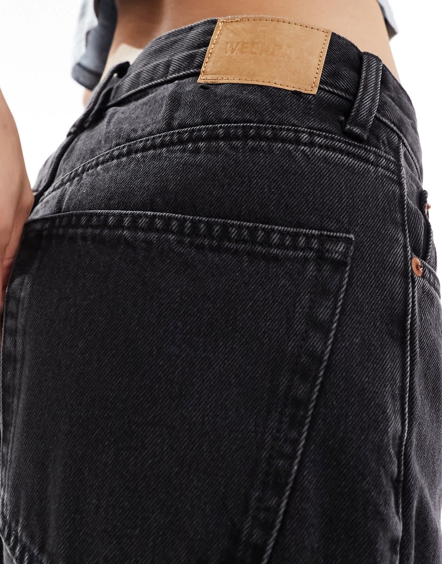 Weekday Unisex Astro loose fit wide leg jeans in tuned black - ASOS Sample Sale EU Store