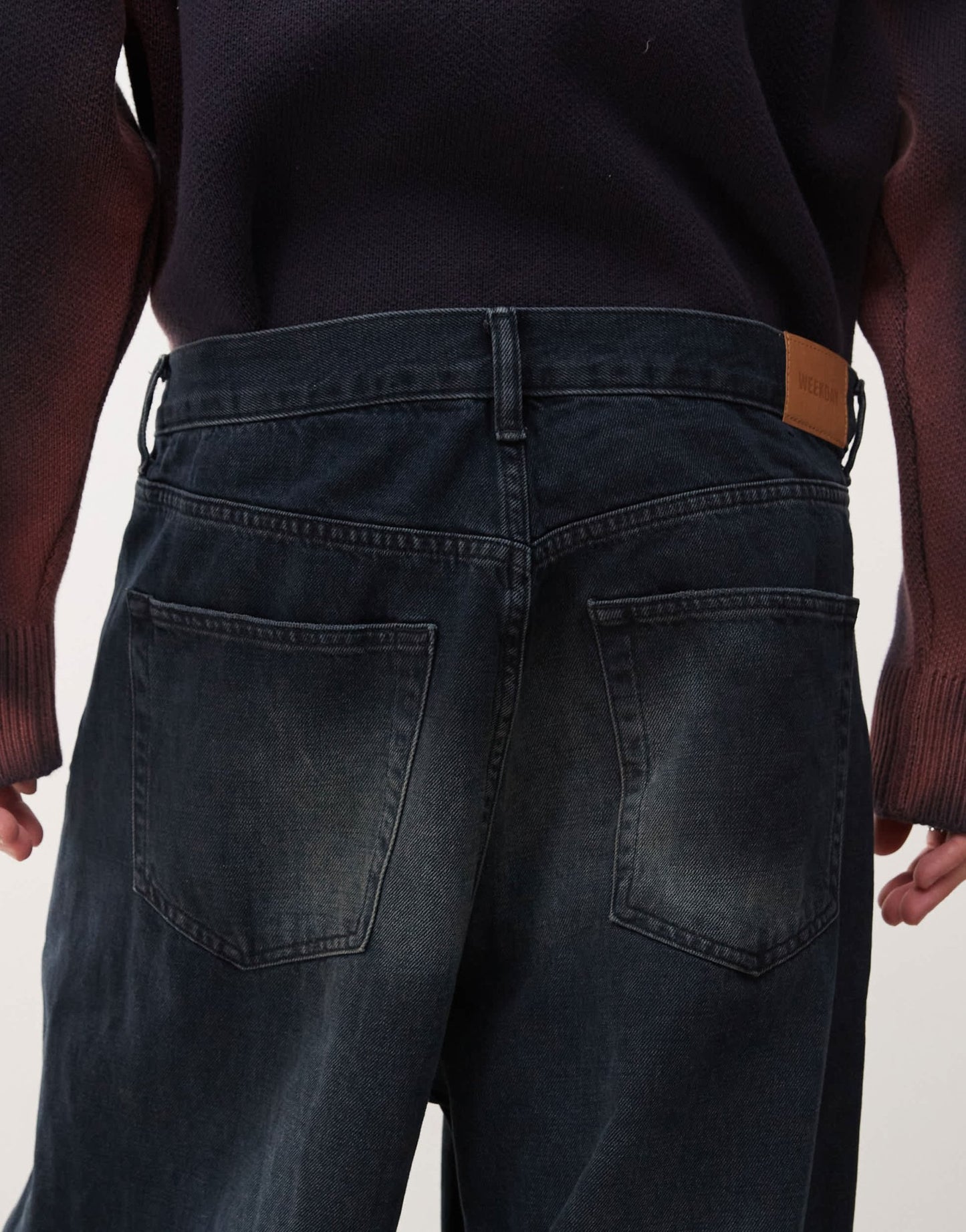 Weekday Unisex Astro low rise loose fit baggy jeans in streaky blue wash - ASOS Sample Sale EU Store
