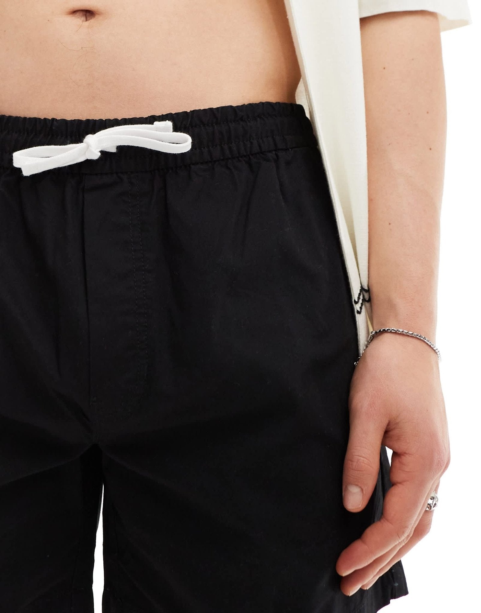 Weekday Zed regular fit shorts in black - ASOS Sample Sale EU Store