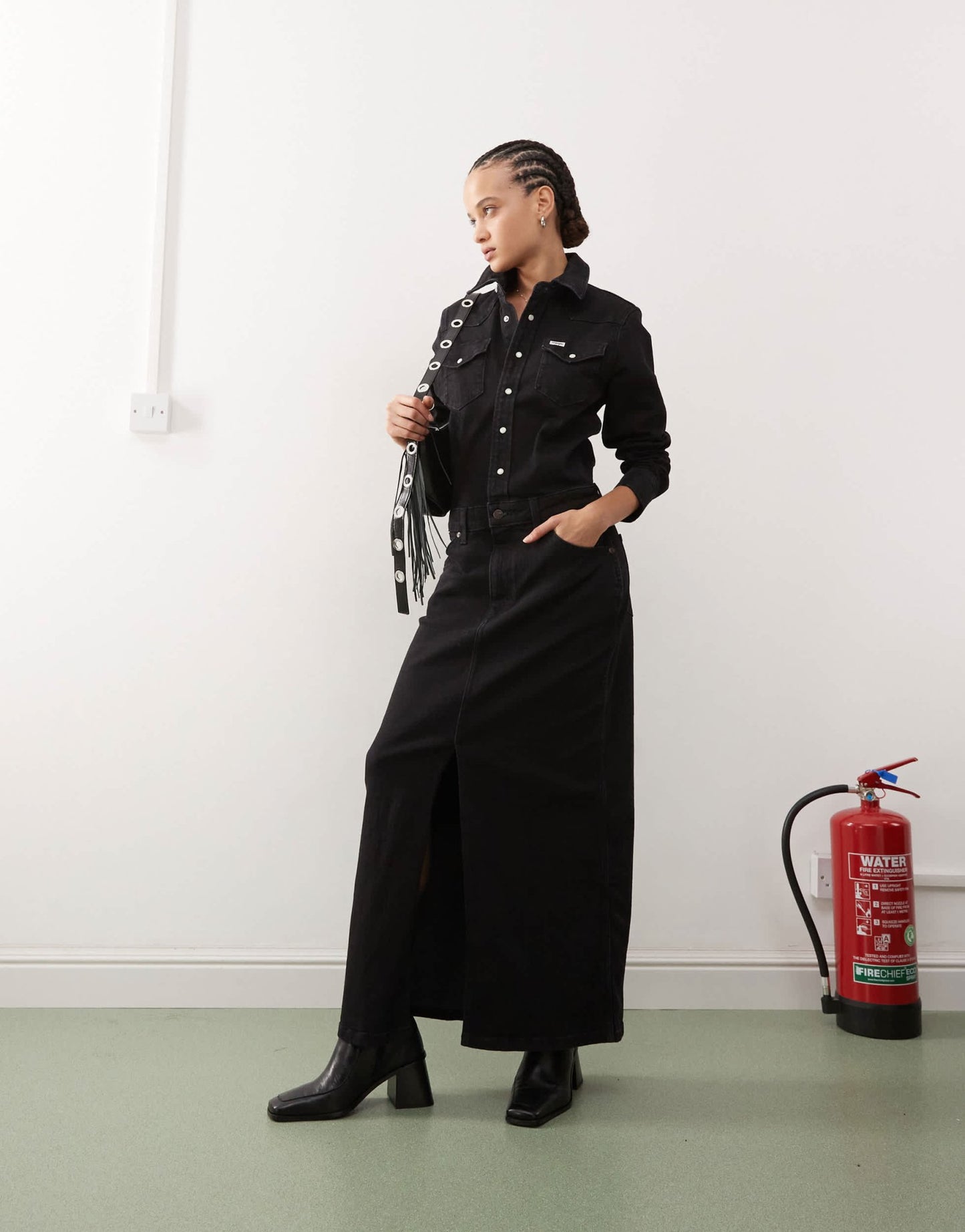 Wrangler denim midi dress in black with front split - ASOS Sample Sale EU Store