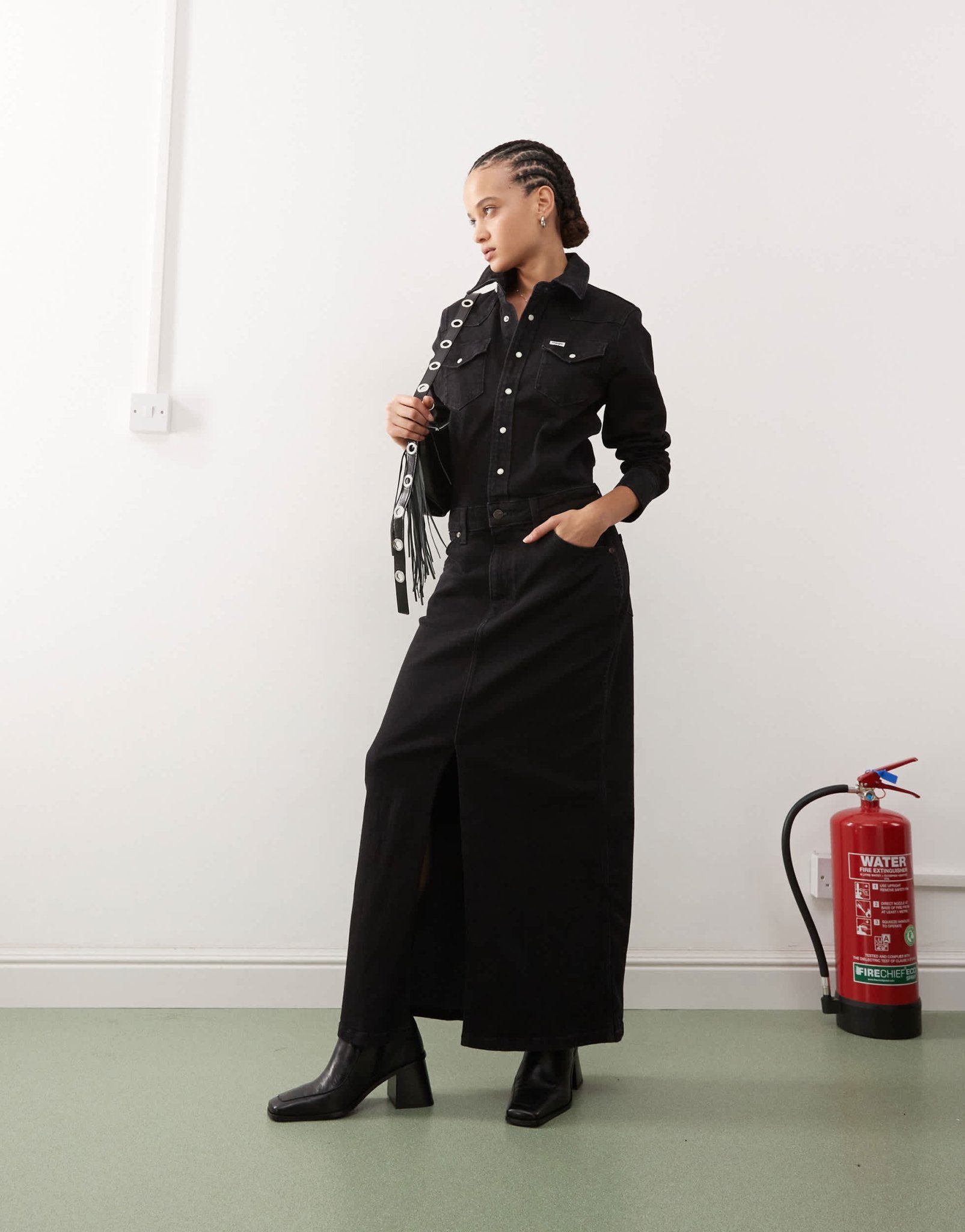 Wrangler denim midi dress in black with front split - ASOS Sample Sale EU Store