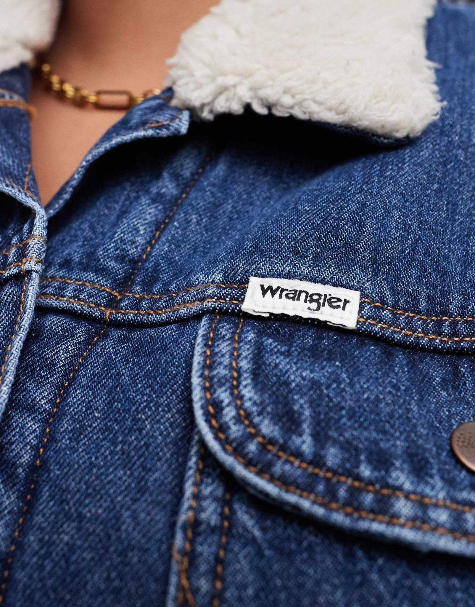 Wrangler plus sherpa - lined denim jacket in deep blue - ASOS Sample Sale EU Store